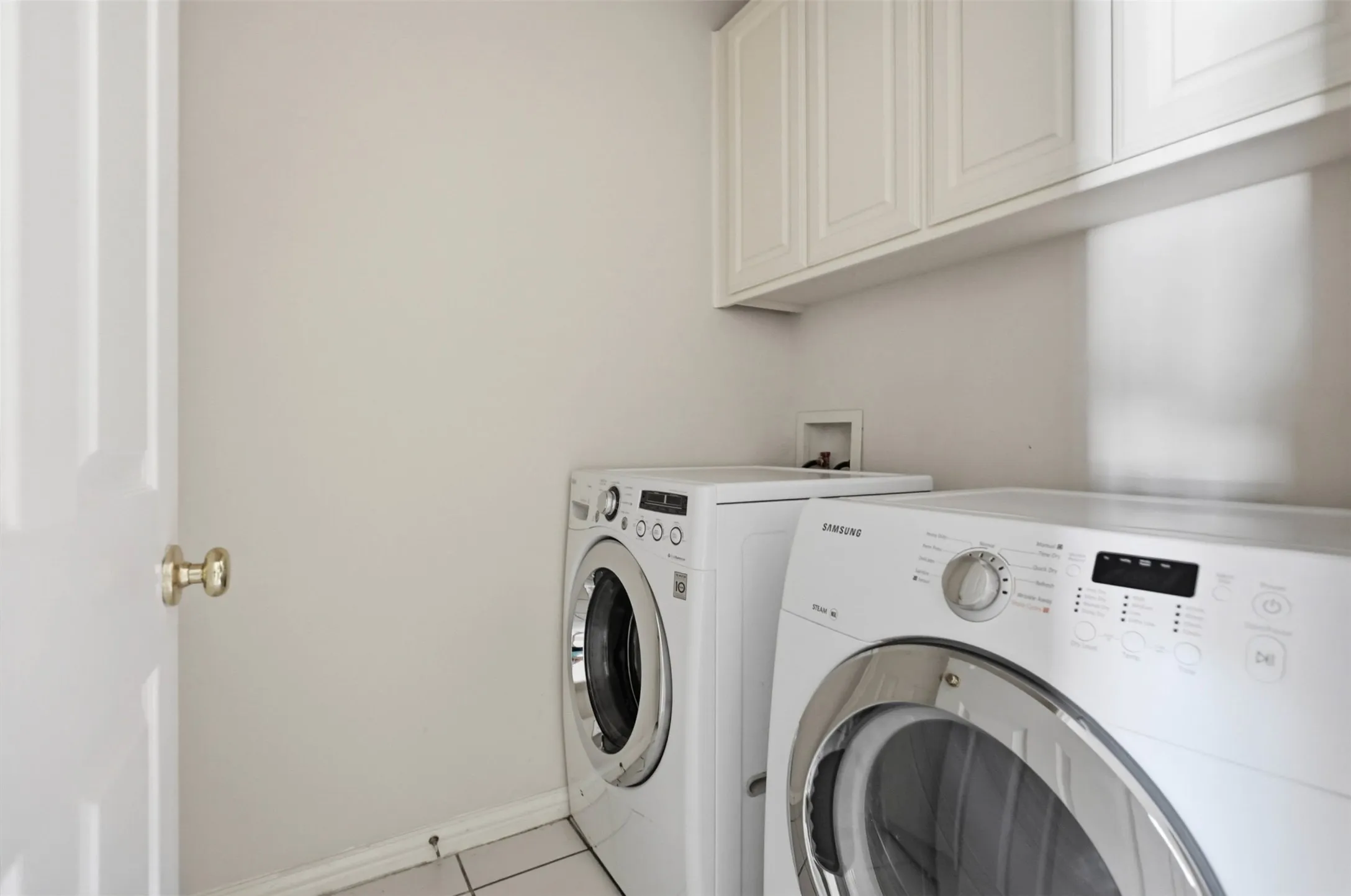 Triplex For Rent in Tarrant County , 121 Wildwood Court 200, Grapevine, Texas 76051, 3 Bedroom, 3 Bathroom, 2 Garage spaces, 1,533 Sqft, built in 2000, mls#21276867, Real Estate Agent in Grapevine, Homes For Rent in Tarrant county, Homes For Rent in Grapevine, Realtor in Grapevine Texas, Real Estate Brokerage Independent Realty Texas, Luminita Cordes Realtor