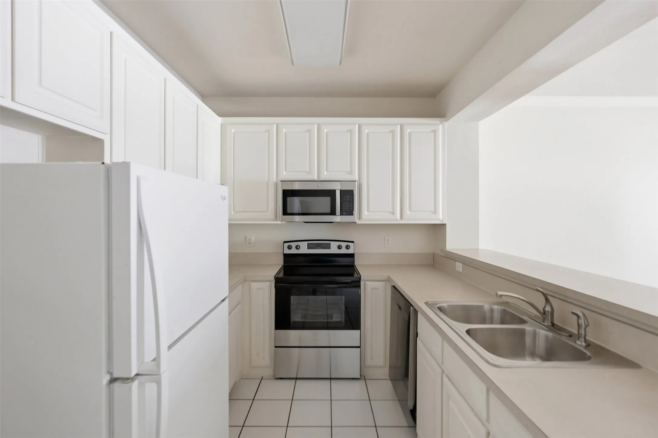 Triplex For Rent in Tarrant County , 121 Wildwood Court 200, Grapevine, Texas 76051, 3 Bedroom, 3 Bathroom, 2 Garage spaces, 1,533 Sqft, built in 2000, mls#21276867, Real Estate Agent in Grapevine, Homes For Rent in Tarrant county, Homes For Rent in Grapevine, Realtor in Grapevine Texas, Real Estate Brokerage Independent Realty Texas, Luminita Cordes Realtor