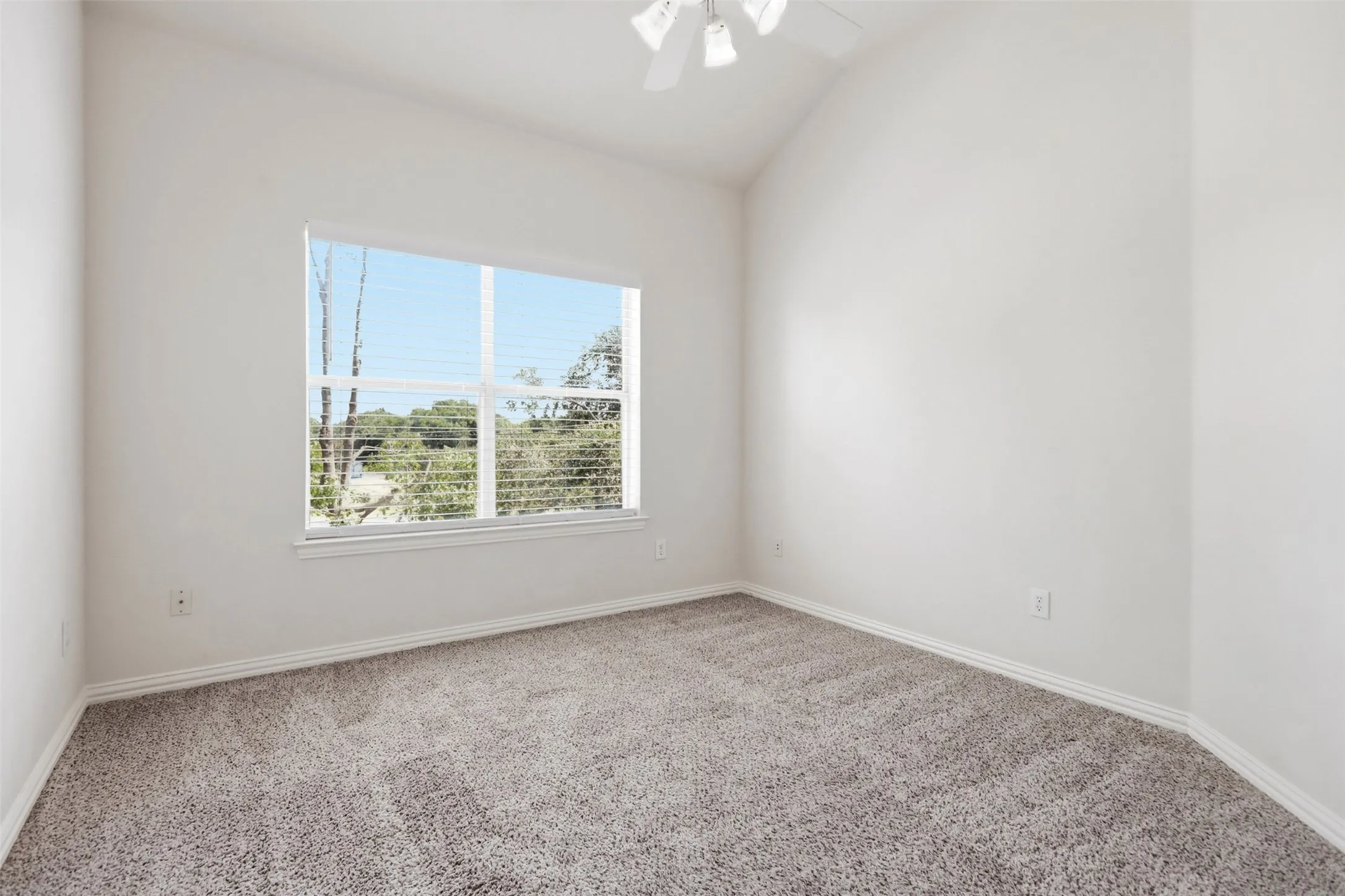 Triplex For Rent in Tarrant County , 121 Wildwood Court 200, Grapevine, Texas 76051, 3 Bedroom, 3 Bathroom, 2 Garage spaces, 1,533 Sqft, built in 2000, mls#21276867, Real Estate Agent in Grapevine, Homes For Rent in Tarrant county, Homes For Rent in Grapevine, Realtor in Grapevine Texas, Real Estate Brokerage Independent Realty Texas, Luminita Cordes Realtor