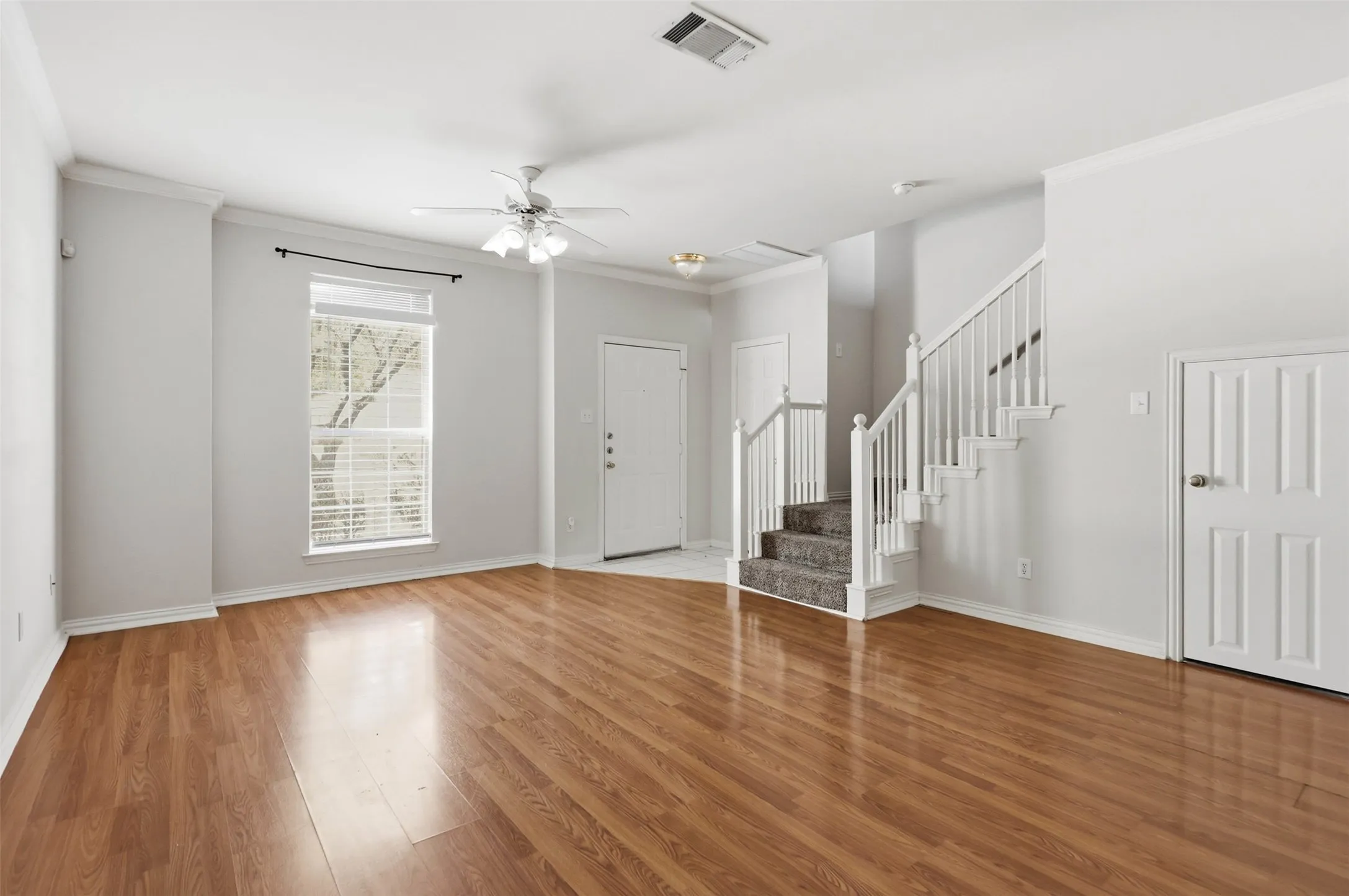 Triplex For Rent in Tarrant County , 121 Wildwood Court 200, Grapevine, Texas 76051, 3 Bedroom, 3 Bathroom, 2 Garage spaces, 1,533 Sqft, built in 2000, mls#21276867, Real Estate Agent in Grapevine, Homes For Rent in Tarrant county, Homes For Rent in Grapevine, Realtor in Grapevine Texas, Real Estate Brokerage Independent Realty Texas, Luminita Cordes Realtor