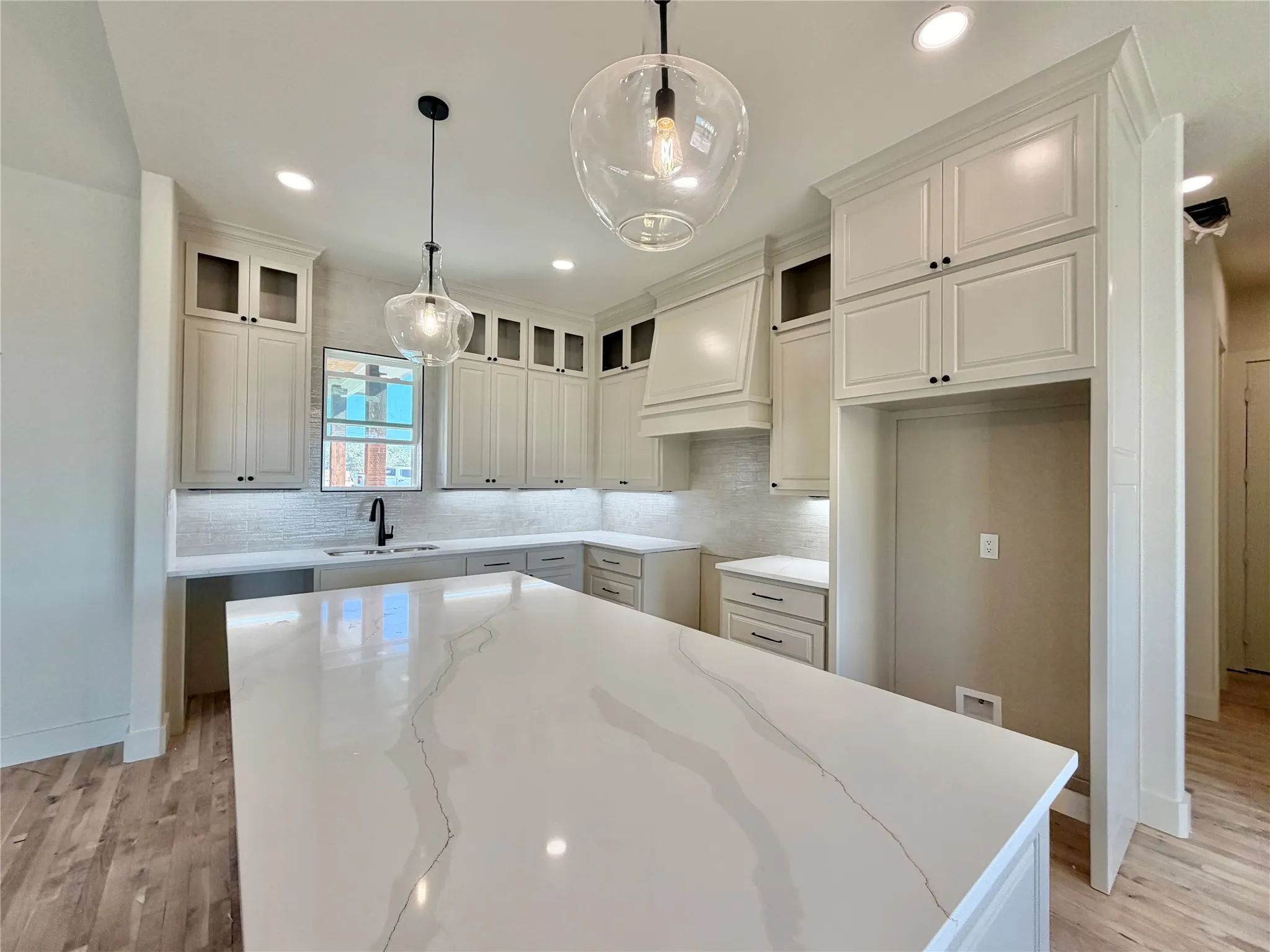 Single Family Residence For Sale in Parker County , 2016 Collin Street, Weatherford, Texas 76085, 3 Bedroom, 3 Bathroom, 3 Garage spaces, 1,874 Sqft, built in 2026, mls#21277350, Real Estate Agent in Weatherford, Homes For Sale in Parker county, Homes For Sale in Weatherford, Realtor in Weatherford Texas, Real Estate Brokerage Independent Realty Texas, Luminita Cordes Realtor