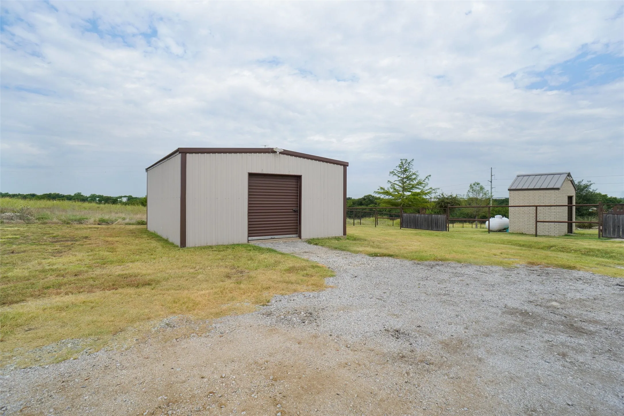 Farm For Sale in Denton County , 13340 John Day Road, Haslet, Texas 76052, 4 Bedroom, 5 Bathroom, 3 Garage spaces, 3,666 Sqft, built in 2007, mls#21283074, Real Estate Agent in Haslet, Homes For Sale in Denton county, Homes For Sale in Haslet, Realtor in Haslet Texas, Real Estate Brokerage Independent Realty Texas, Luminita Cordes Realtor