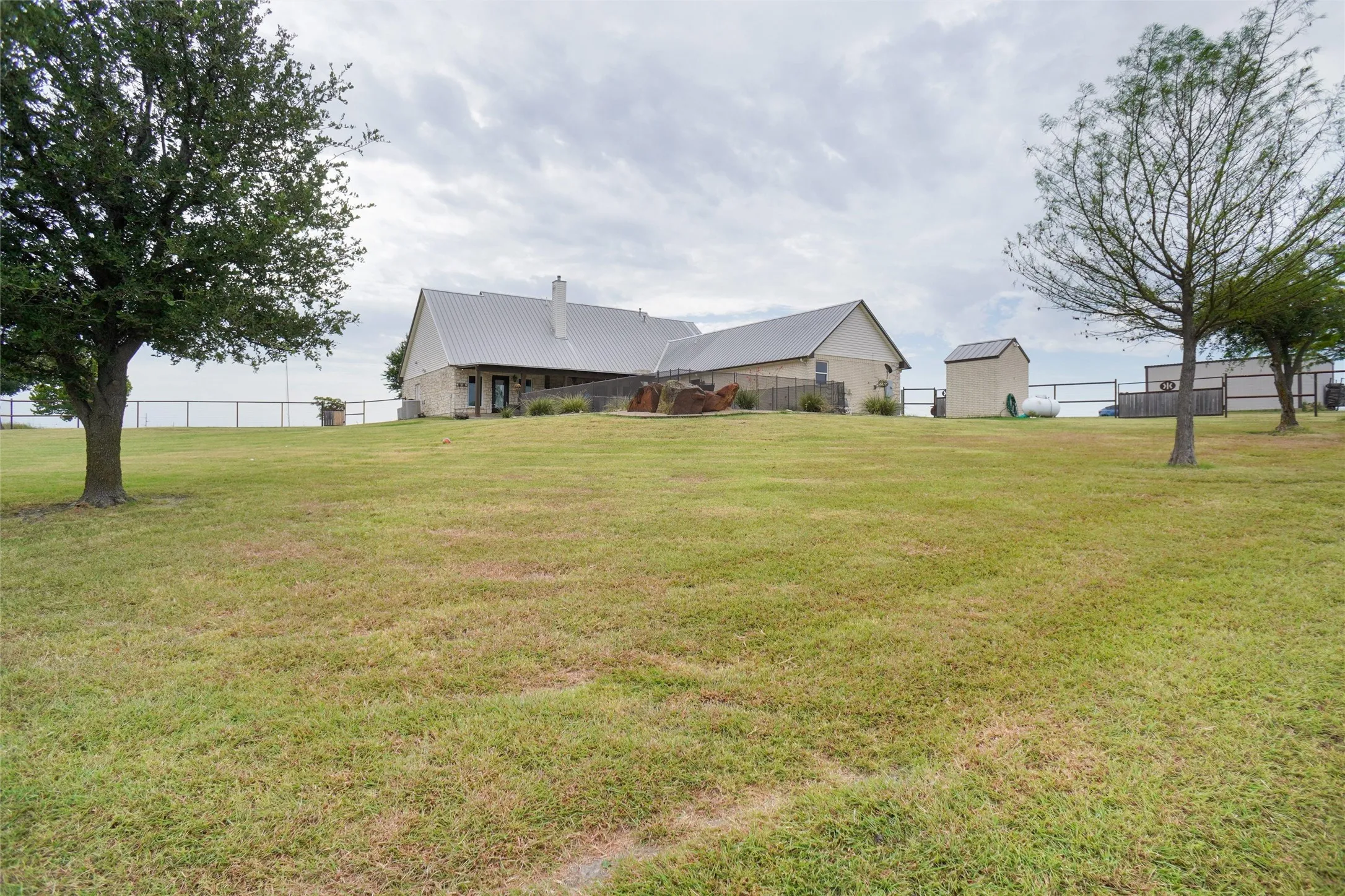 Farm For Sale in Denton County , 13340 John Day Road, Haslet, Texas 76052, 4 Bedroom, 5 Bathroom, 3 Garage spaces, 3,666 Sqft, built in 2007, mls#21283074, Real Estate Agent in Haslet, Homes For Sale in Denton county, Homes For Sale in Haslet, Realtor in Haslet Texas, Real Estate Brokerage Independent Realty Texas, Luminita Cordes Realtor
