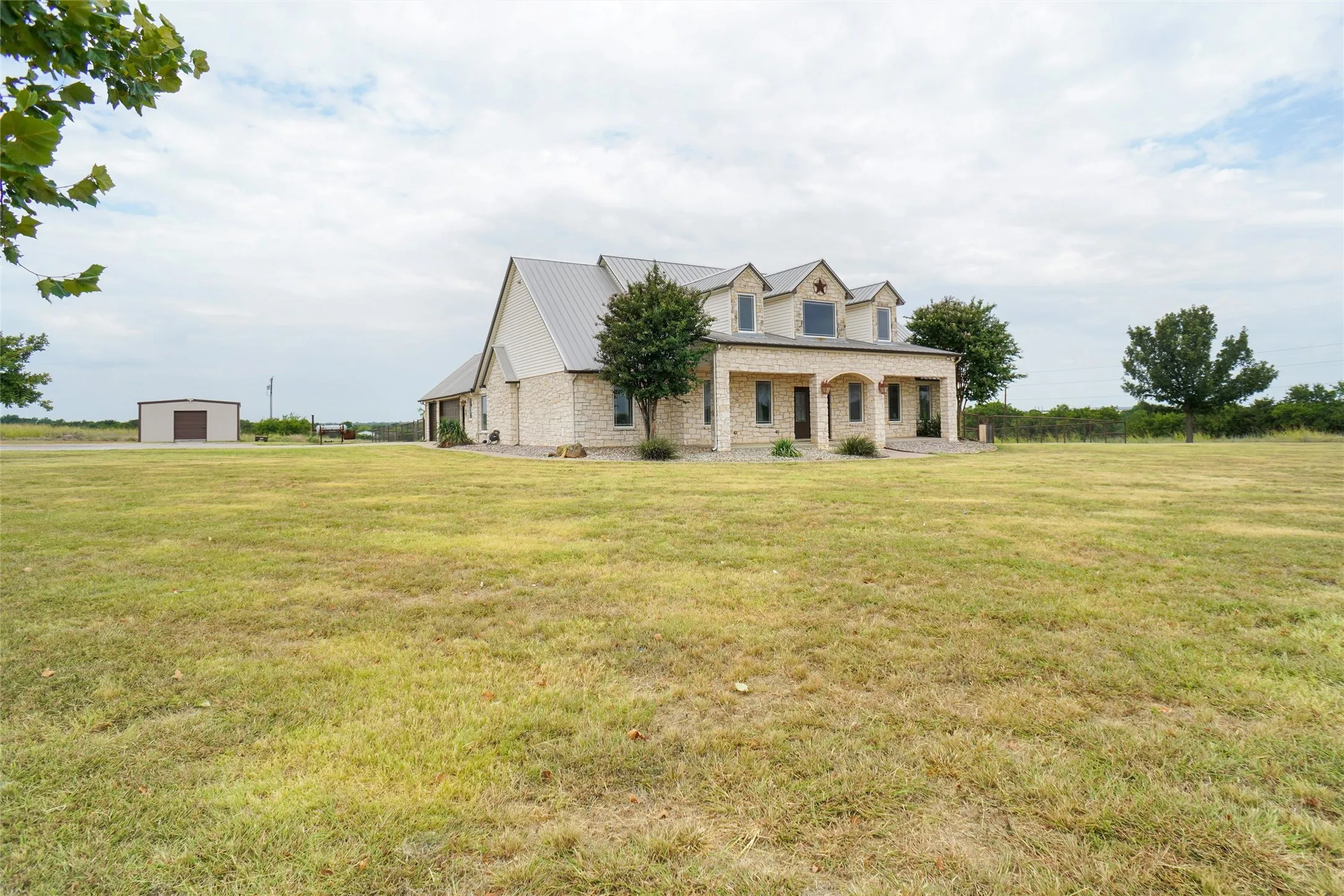 Farm For Sale in Denton County , 13340 John Day Road, Haslet, Texas 76052, 4 Bedroom, 5 Bathroom, 3 Garage spaces, 3,666 Sqft, built in 2007, mls#21283074, Real Estate Agent in Haslet, Homes For Sale in Denton county, Homes For Sale in Haslet, Realtor in Haslet Texas, Real Estate Brokerage Independent Realty Texas, Luminita Cordes Realtor