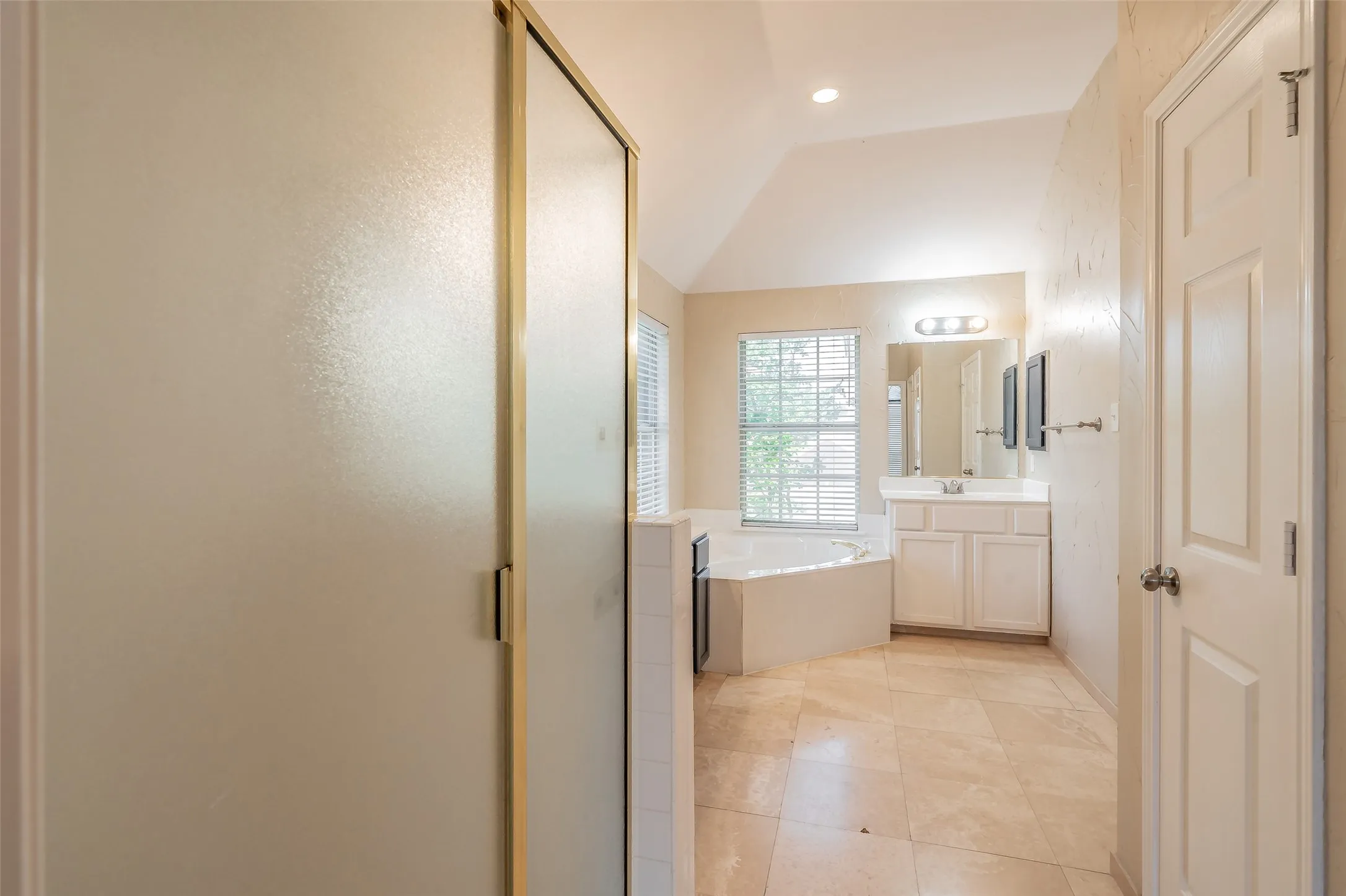 Single Family Residence For Sale in Tarrant County , 5509 Mt Mckinley Road, Fort Worth, Texas 76137, 4 Bedroom, 3 Bathroom, 2 Garage spaces, 2,739 Sqft, built in 1996, mls#21283096, Real Estate Agent in Fort Worth, Homes For Sale in Tarrant county, Homes For Sale in Fort Worth, Realtor in Fort Worth Texas, Real Estate Brokerage Independent Realty Texas, Luminita Cordes Realtor