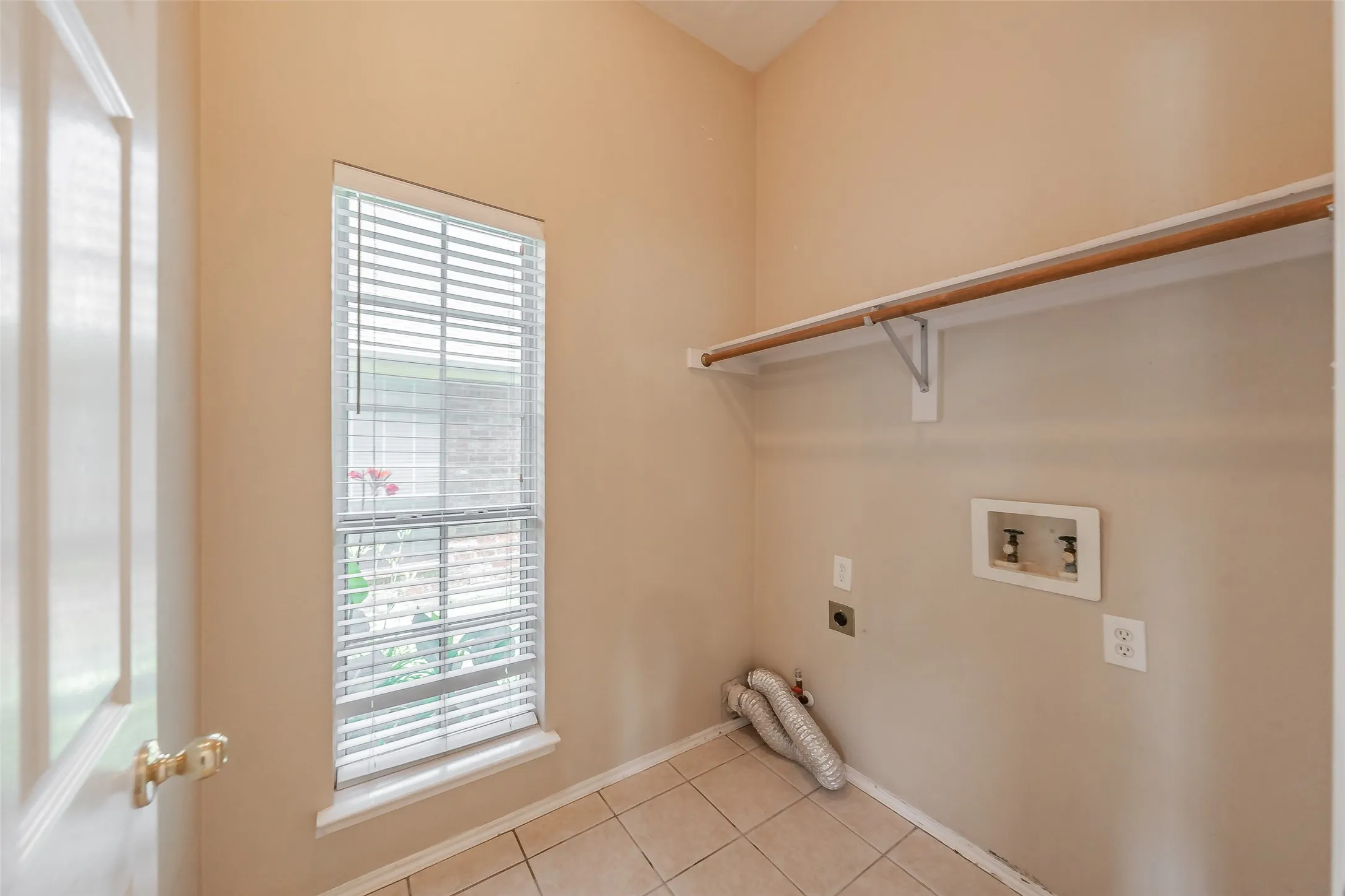 Single Family Residence For Sale in Tarrant County , 5509 Mt Mckinley Road, Fort Worth, Texas 76137, 4 Bedroom, 3 Bathroom, 2 Garage spaces, 2,739 Sqft, built in 1996, mls#21283096, Real Estate Agent in Fort Worth, Homes For Sale in Tarrant county, Homes For Sale in Fort Worth, Realtor in Fort Worth Texas, Real Estate Brokerage Independent Realty Texas, Luminita Cordes Realtor