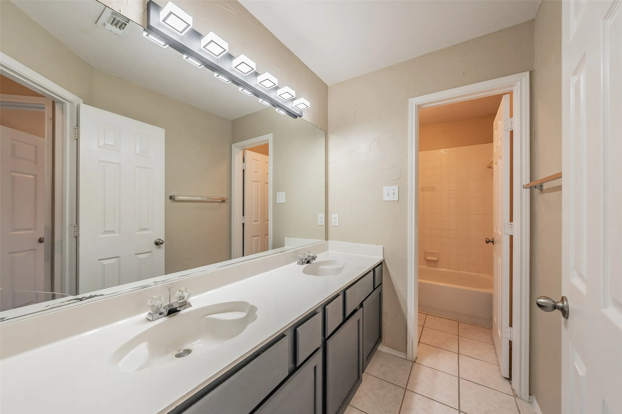 Single Family Residence For Sale in Tarrant County , 5509 Mt Mckinley Road, Fort Worth, Texas 76137, 4 Bedroom, 3 Bathroom, 2 Garage spaces, 2,739 Sqft, built in 1996, mls#21283096, Real Estate Agent in Fort Worth, Homes For Sale in Tarrant county, Homes For Sale in Fort Worth, Realtor in Fort Worth Texas, Real Estate Brokerage Independent Realty Texas, Luminita Cordes Realtor
