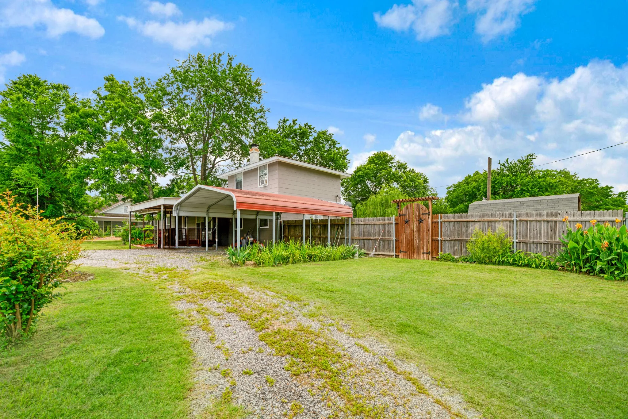 Single Family Residence For Sale in Lamar County , 330 Young Street, Blossom, Texas 75416, 3 Bedroom, 2 Bathroom, Garage spaces, 1,724 Sqft, built in 0, mls#21281608, Real Estate Agent in Blossom, Homes For Sale in Lamar county, Homes For Sale in Blossom, Realtor in Blossom Texas, Real Estate Brokerage Independent Realty Texas, Luminita Cordes Realtor