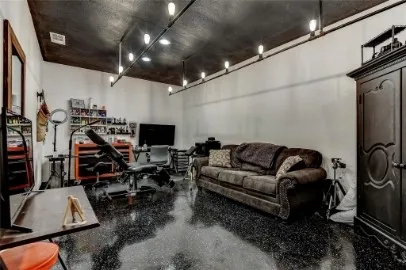 Retail For Rent in Grayson County , 4006 Texoma Pkwy - 108, Denison, Texas 75020, 0, 0, Garage spaces, 0 Sqft, built in 1979, Price $2,500, mls#21283111, Real Estate Agent in Denison, Homes For Rent in Grayson county, Homes For Rent in Denison, Realtor in Denison Texas, Real Estate Brokerage Independent Realty Texas, Luminita Cordes Realtor
