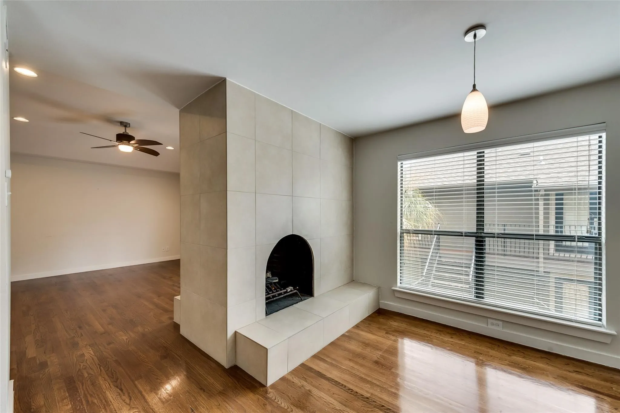 Condominium For Rent in Dallas County , 5806 Birchbrook Drive 209, Dallas, Texas 75206, 2 Bedroom, 2 Bathroom, Garage spaces, 1,097 Sqft, built in 1970, mls#21283120, Real Estate Agent in Dallas, Homes For Rent in Dallas county, Homes For Rent in Dallas, Realtor in Dallas Texas, Real Estate Brokerage Independent Realty Texas, Luminita Cordes Realtor
