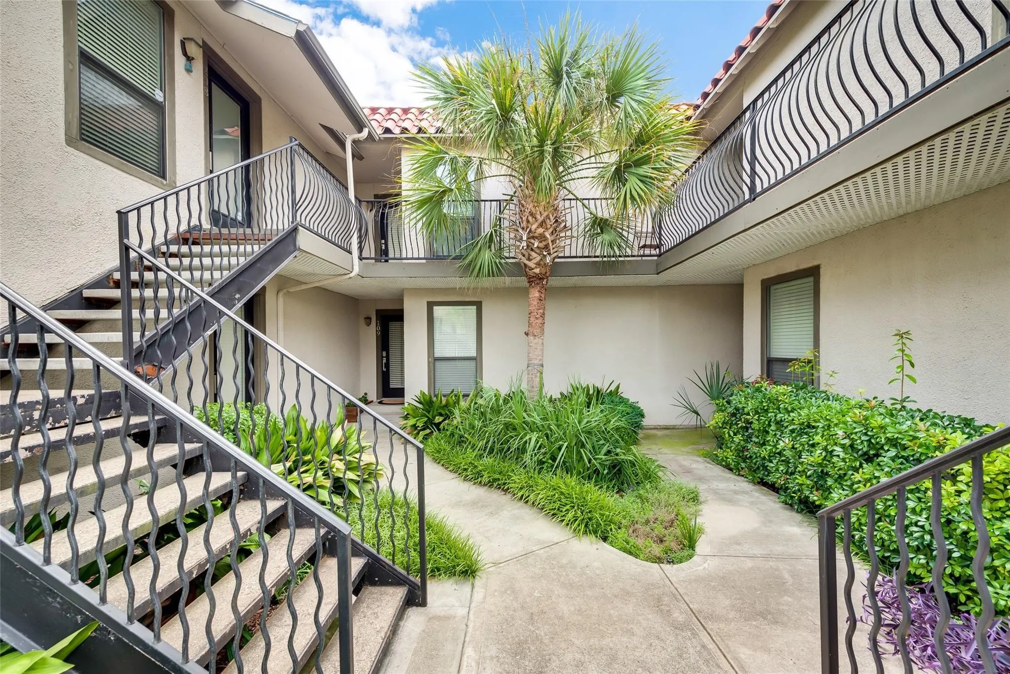 Condominium For Rent in Dallas County , 5806 Birchbrook Drive 209, Dallas, Texas 75206, 2 Bedroom, 2 Bathroom, Garage spaces, 1,097 Sqft, built in 1970, mls#21283120, Real Estate Agent in Dallas, Homes For Rent in Dallas county, Homes For Rent in Dallas, Realtor in Dallas Texas, Real Estate Brokerage Independent Realty Texas, Luminita Cordes Realtor