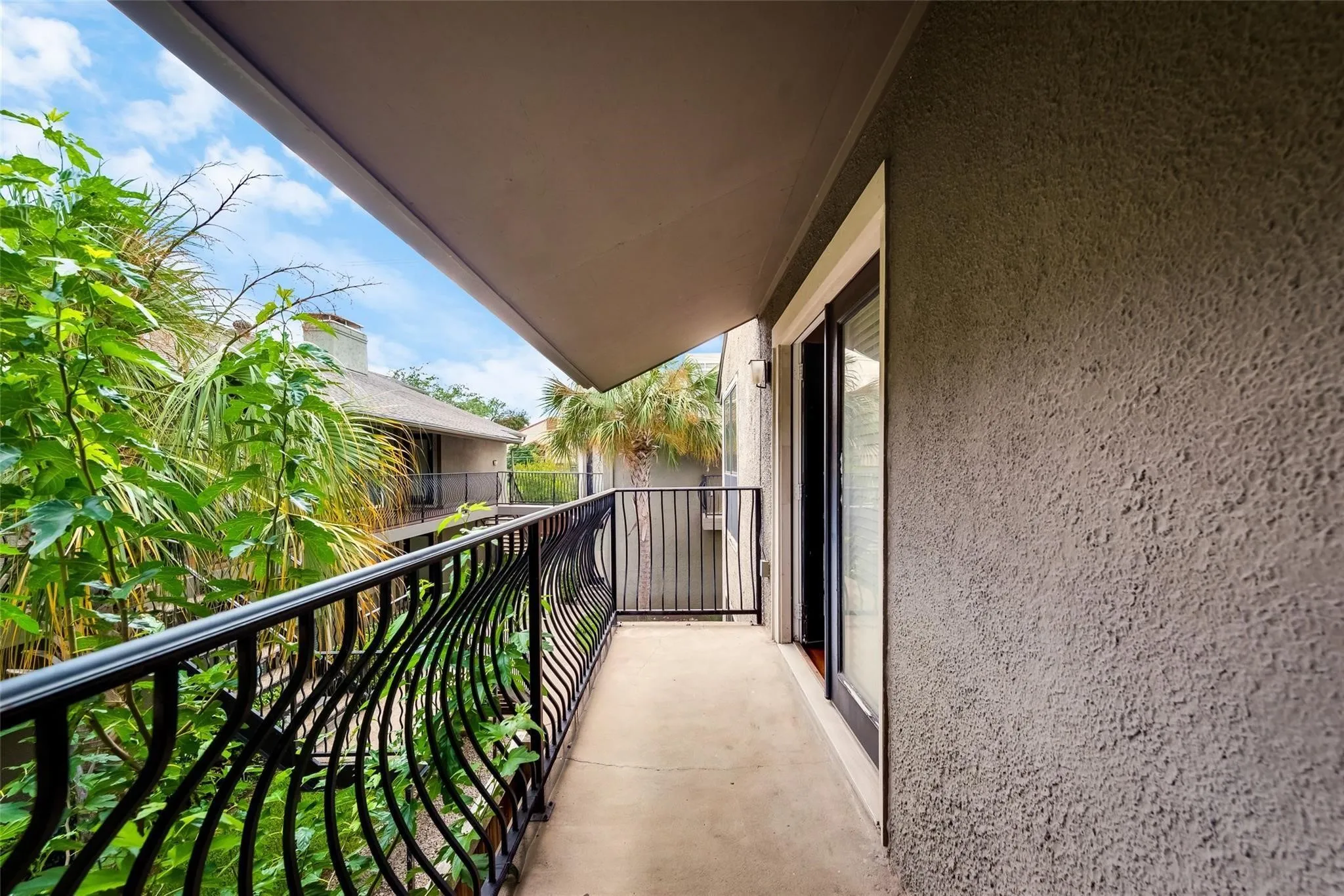 Condominium For Rent in Dallas County , 5806 Birchbrook Drive 209, Dallas, Texas 75206, 2 Bedroom, 2 Bathroom, Garage spaces, 1,097 Sqft, built in 1970, mls#21283120, Real Estate Agent in Dallas, Homes For Rent in Dallas county, Homes For Rent in Dallas, Realtor in Dallas Texas, Real Estate Brokerage Independent Realty Texas, Luminita Cordes Realtor