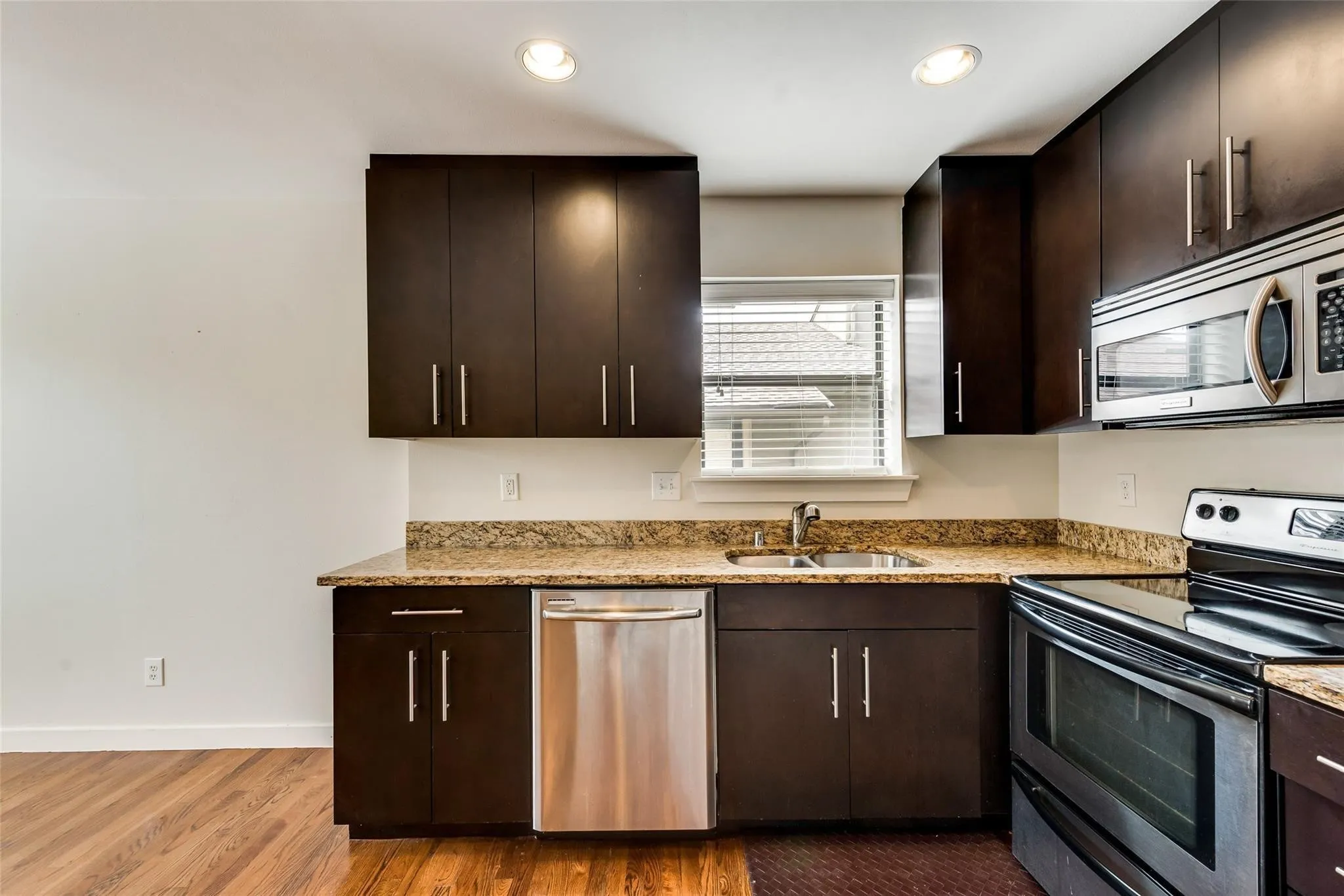 Condominium For Rent in Dallas County , 5806 Birchbrook Drive 209, Dallas, Texas 75206, 2 Bedroom, 2 Bathroom, Garage spaces, 1,097 Sqft, built in 1970, mls#21283120, Real Estate Agent in Dallas, Homes For Rent in Dallas county, Homes For Rent in Dallas, Realtor in Dallas Texas, Real Estate Brokerage Independent Realty Texas, Luminita Cordes Realtor