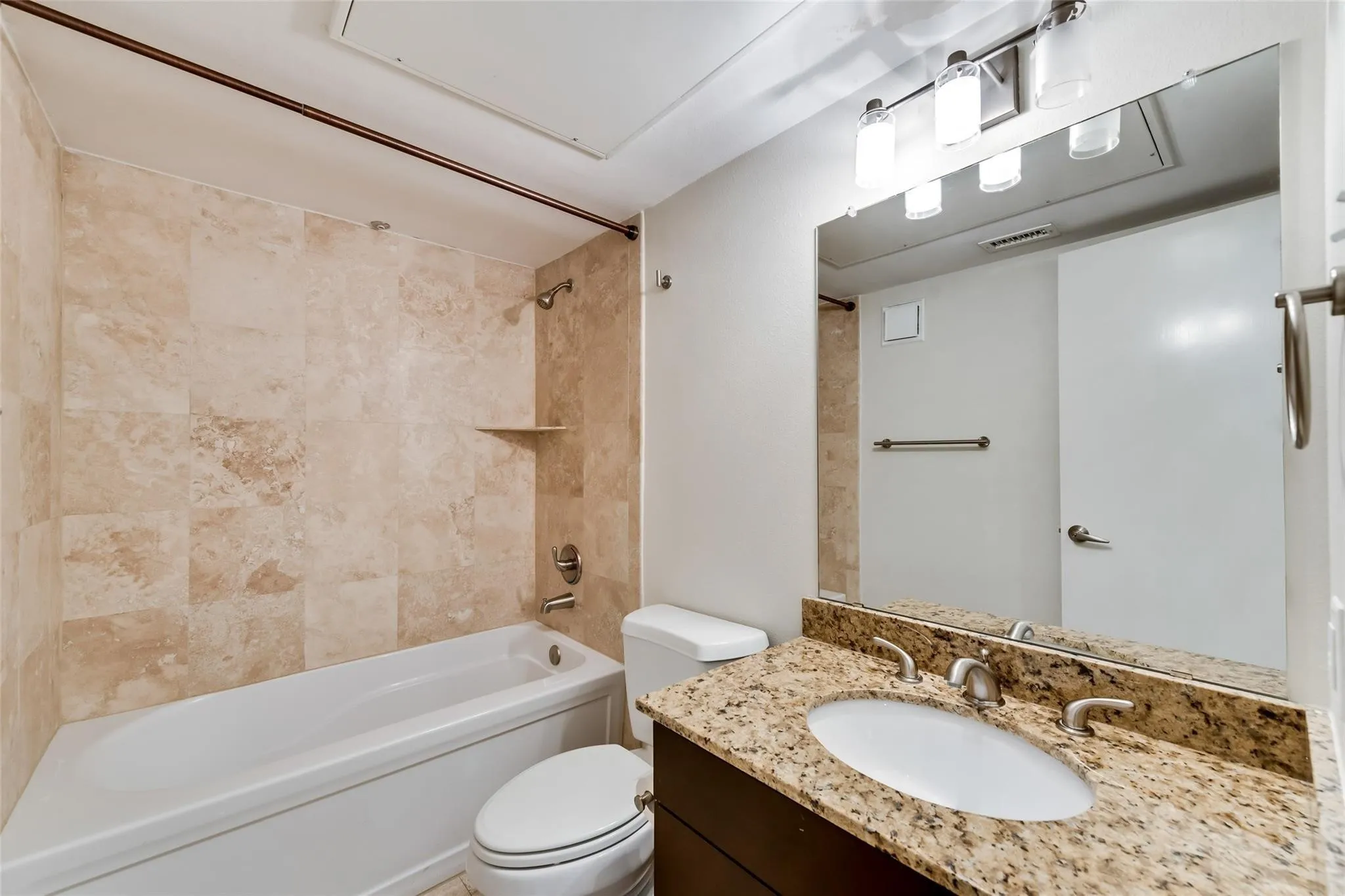 Condominium For Rent in Dallas County , 5806 Birchbrook Drive 209, Dallas, Texas 75206, 2 Bedroom, 2 Bathroom, Garage spaces, 1,097 Sqft, built in 1970, mls#21283120, Real Estate Agent in Dallas, Homes For Rent in Dallas county, Homes For Rent in Dallas, Realtor in Dallas Texas, Real Estate Brokerage Independent Realty Texas, Luminita Cordes Realtor