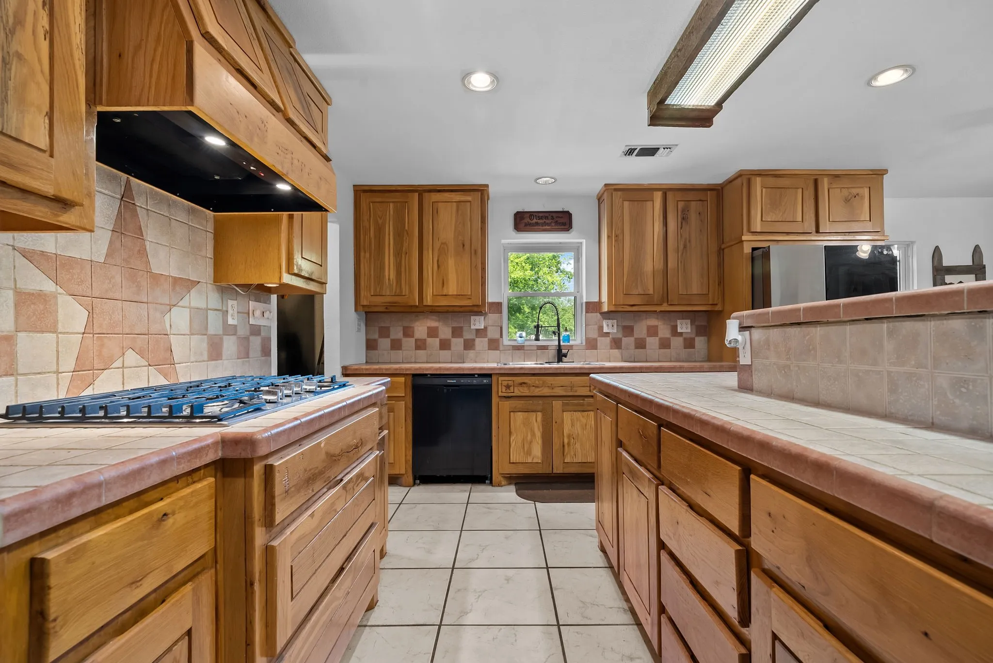 Single Family Residence For Sale in Parker County , 1300 Finney Drive, Weatherford, Texas 76085, 4 Bedroom, 4 Bathroom, 3 Garage spaces, 2,800 Sqft, built in 1958, mls#21282193, Real Estate Agent in Weatherford, Homes For Sale in Parker county, Homes For Sale in Weatherford, Realtor in Weatherford Texas, Real Estate Brokerage Independent Realty Texas, Luminita Cordes Realtor