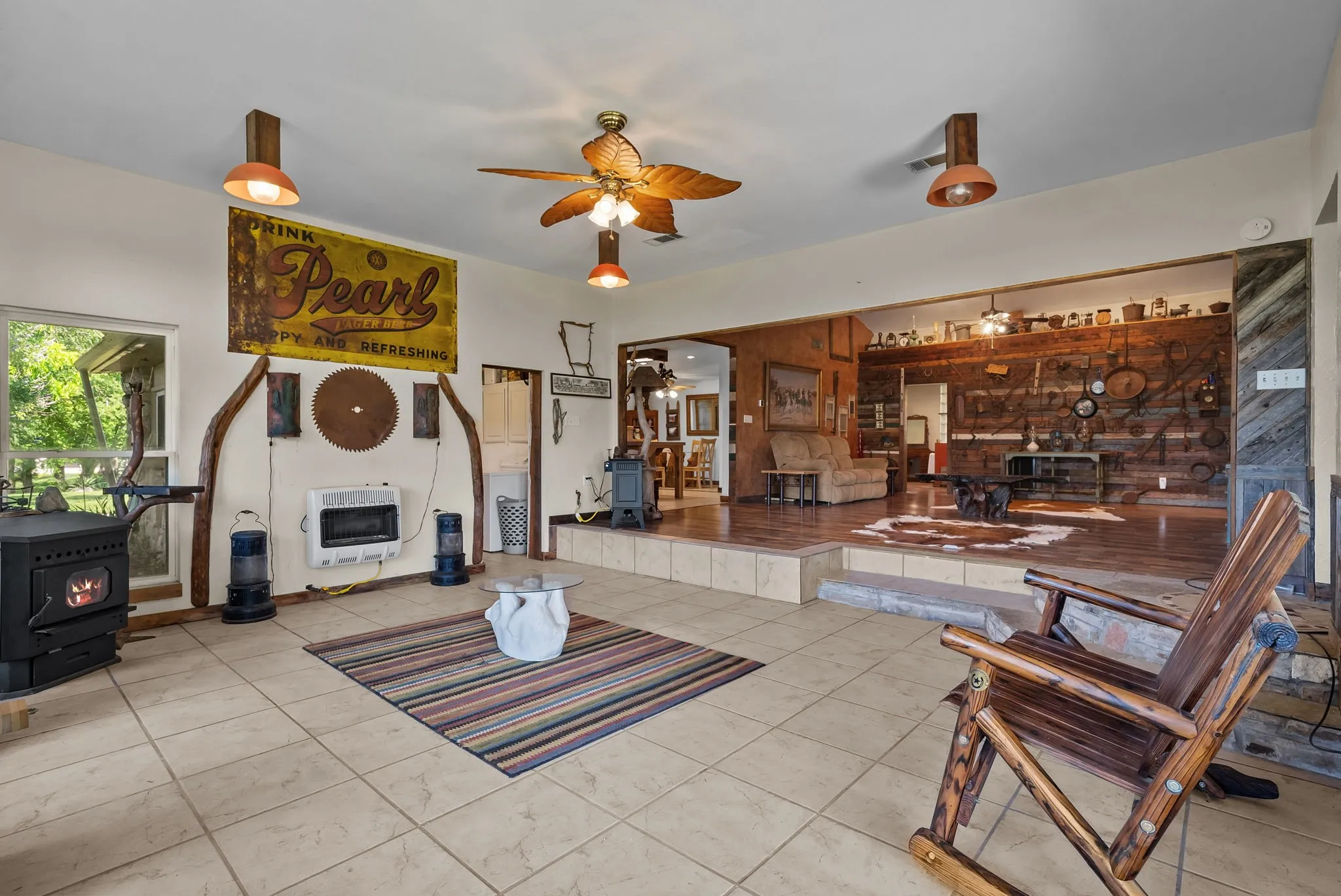 Single Family Residence For Sale in Parker County , 1300 Finney Drive, Weatherford, Texas 76085, 4 Bedroom, 4 Bathroom, 3 Garage spaces, 2,800 Sqft, built in 1958, mls#21282193, Real Estate Agent in Weatherford, Homes For Sale in Parker county, Homes For Sale in Weatherford, Realtor in Weatherford Texas, Real Estate Brokerage Independent Realty Texas, Luminita Cordes Realtor
