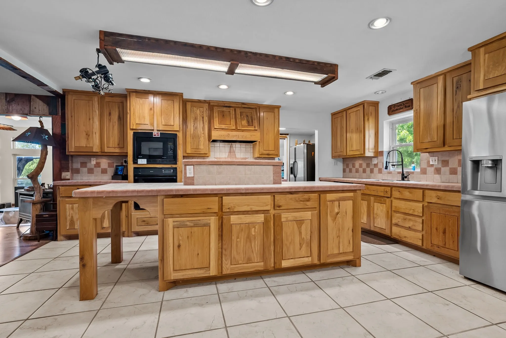 Single Family Residence For Sale in Parker County , 1300 Finney Drive, Weatherford, Texas 76085, 4 Bedroom, 4 Bathroom, 3 Garage spaces, 2,800 Sqft, built in 1958, mls#21282193, Real Estate Agent in Weatherford, Homes For Sale in Parker county, Homes For Sale in Weatherford, Realtor in Weatherford Texas, Real Estate Brokerage Independent Realty Texas, Luminita Cordes Realtor