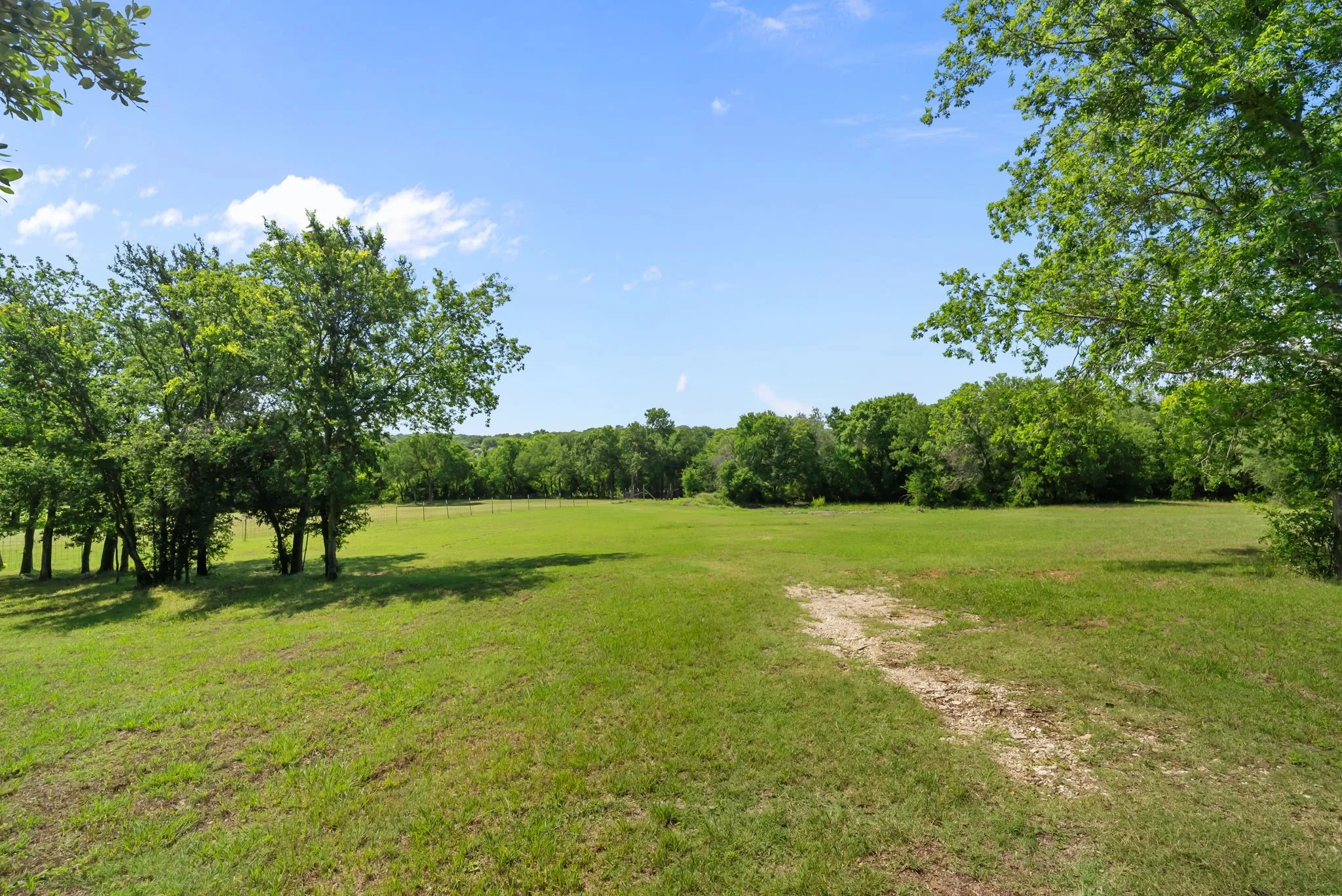 Single Family Residence For Sale in Parker County , 1300 Finney Drive, Weatherford, Texas 76085, 4 Bedroom, 4 Bathroom, 3 Garage spaces, 2,800 Sqft, built in 1958, mls#21282193, Real Estate Agent in Weatherford, Homes For Sale in Parker county, Homes For Sale in Weatherford, Realtor in Weatherford Texas, Real Estate Brokerage Independent Realty Texas, Luminita Cordes Realtor