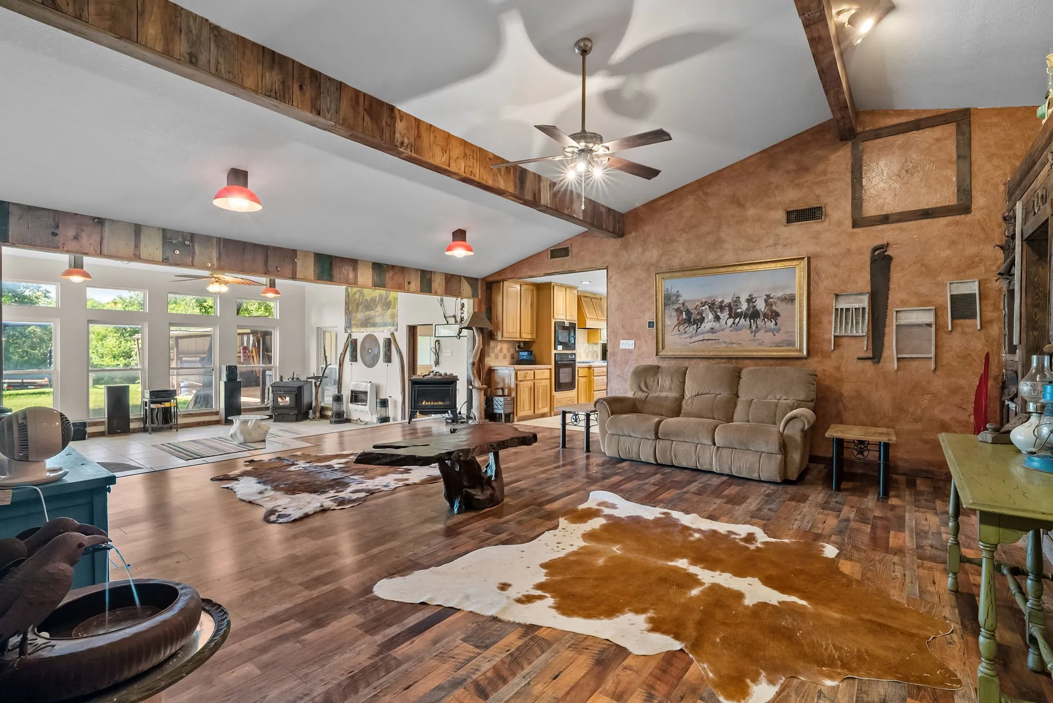 Single Family Residence For Sale in Parker County , 1300 Finney Drive, Weatherford, Texas 76085, 4 Bedroom, 4 Bathroom, 3 Garage spaces, 2,800 Sqft, built in 1958, mls#21282193, Real Estate Agent in Weatherford, Homes For Sale in Parker county, Homes For Sale in Weatherford, Realtor in Weatherford Texas, Real Estate Brokerage Independent Realty Texas, Luminita Cordes Realtor