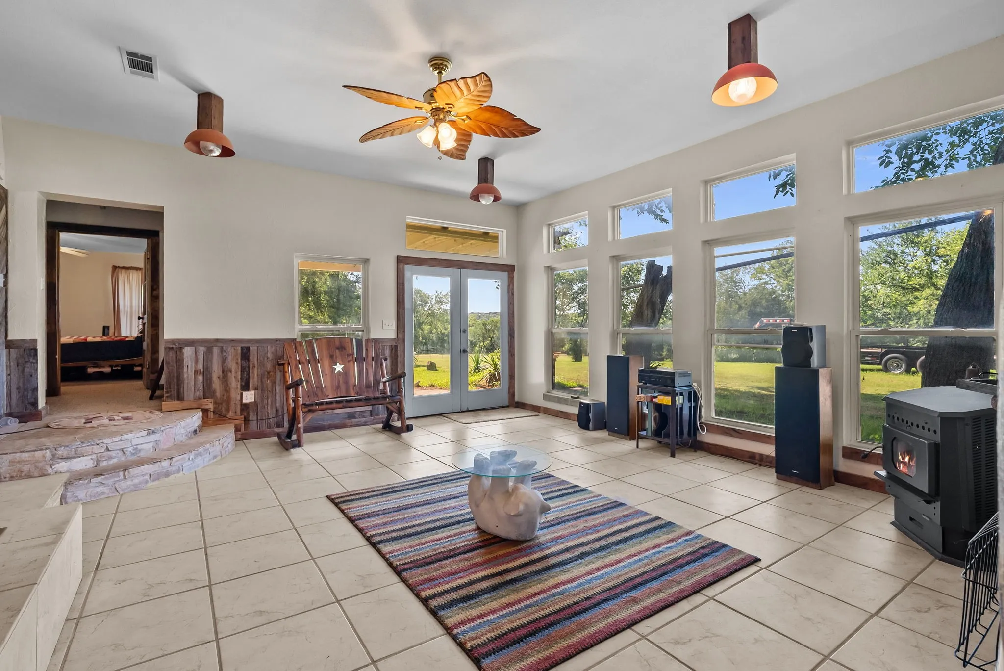 Single Family Residence For Sale in Parker County , 1300 Finney Drive, Weatherford, Texas 76085, 4 Bedroom, 4 Bathroom, 3 Garage spaces, 2,800 Sqft, built in 1958, mls#21282193, Real Estate Agent in Weatherford, Homes For Sale in Parker county, Homes For Sale in Weatherford, Realtor in Weatherford Texas, Real Estate Brokerage Independent Realty Texas, Luminita Cordes Realtor