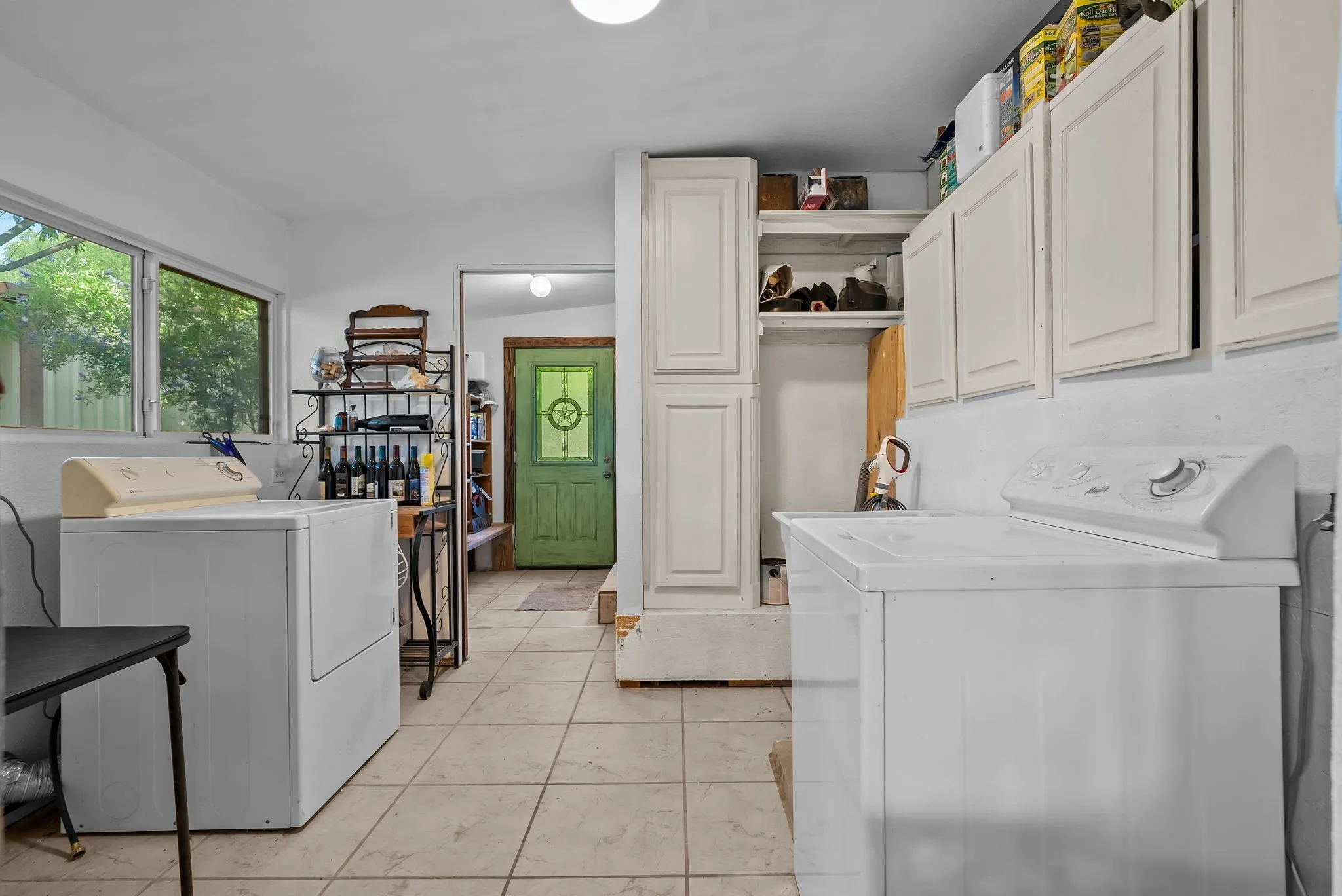 Single Family Residence For Sale in Parker County , 1300 Finney Drive, Weatherford, Texas 76085, 4 Bedroom, 4 Bathroom, 3 Garage spaces, 2,800 Sqft, built in 1958, mls#21282193, Real Estate Agent in Weatherford, Homes For Sale in Parker county, Homes For Sale in Weatherford, Realtor in Weatherford Texas, Real Estate Brokerage Independent Realty Texas, Luminita Cordes Realtor