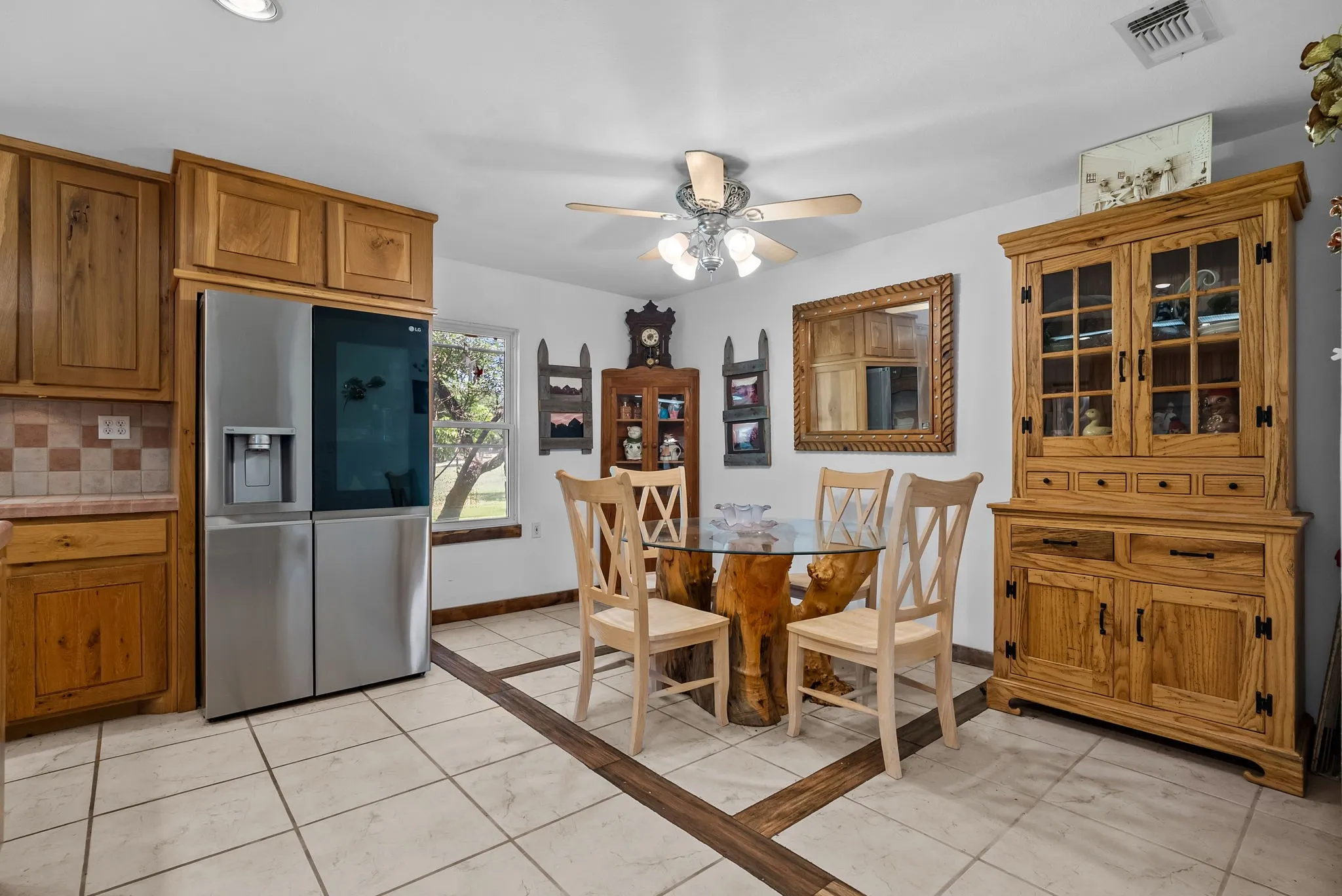Single Family Residence For Sale in Parker County , 1300 Finney Drive, Weatherford, Texas 76085, 4 Bedroom, 4 Bathroom, 3 Garage spaces, 2,800 Sqft, built in 1958, mls#21282193, Real Estate Agent in Weatherford, Homes For Sale in Parker county, Homes For Sale in Weatherford, Realtor in Weatherford Texas, Real Estate Brokerage Independent Realty Texas, Luminita Cordes Realtor