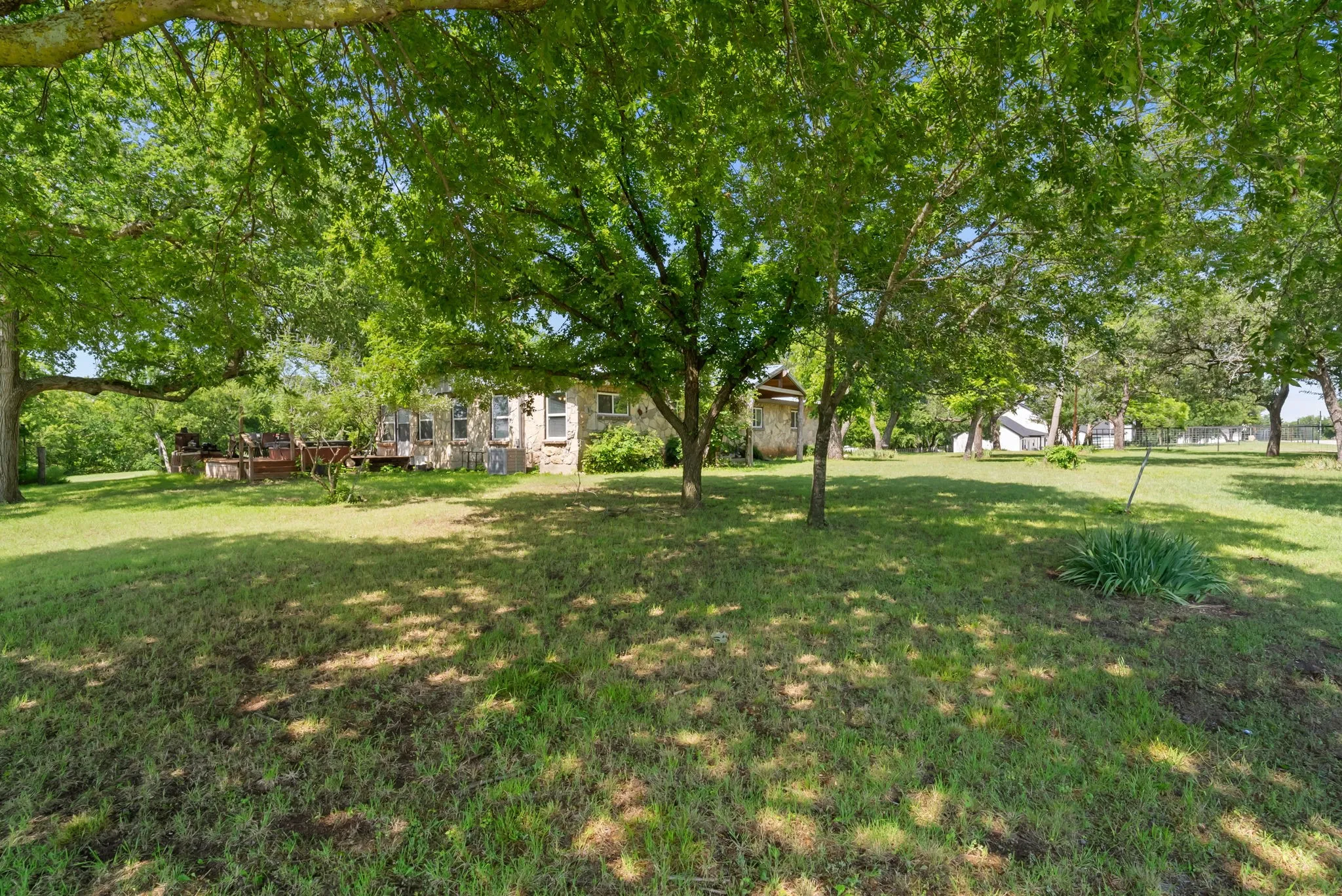 Single Family Residence For Sale in Parker County , 1300 Finney Drive, Weatherford, Texas 76085, 4 Bedroom, 4 Bathroom, 3 Garage spaces, 2,800 Sqft, built in 1958, mls#21282193, Real Estate Agent in Weatherford, Homes For Sale in Parker county, Homes For Sale in Weatherford, Realtor in Weatherford Texas, Real Estate Brokerage Independent Realty Texas, Luminita Cordes Realtor