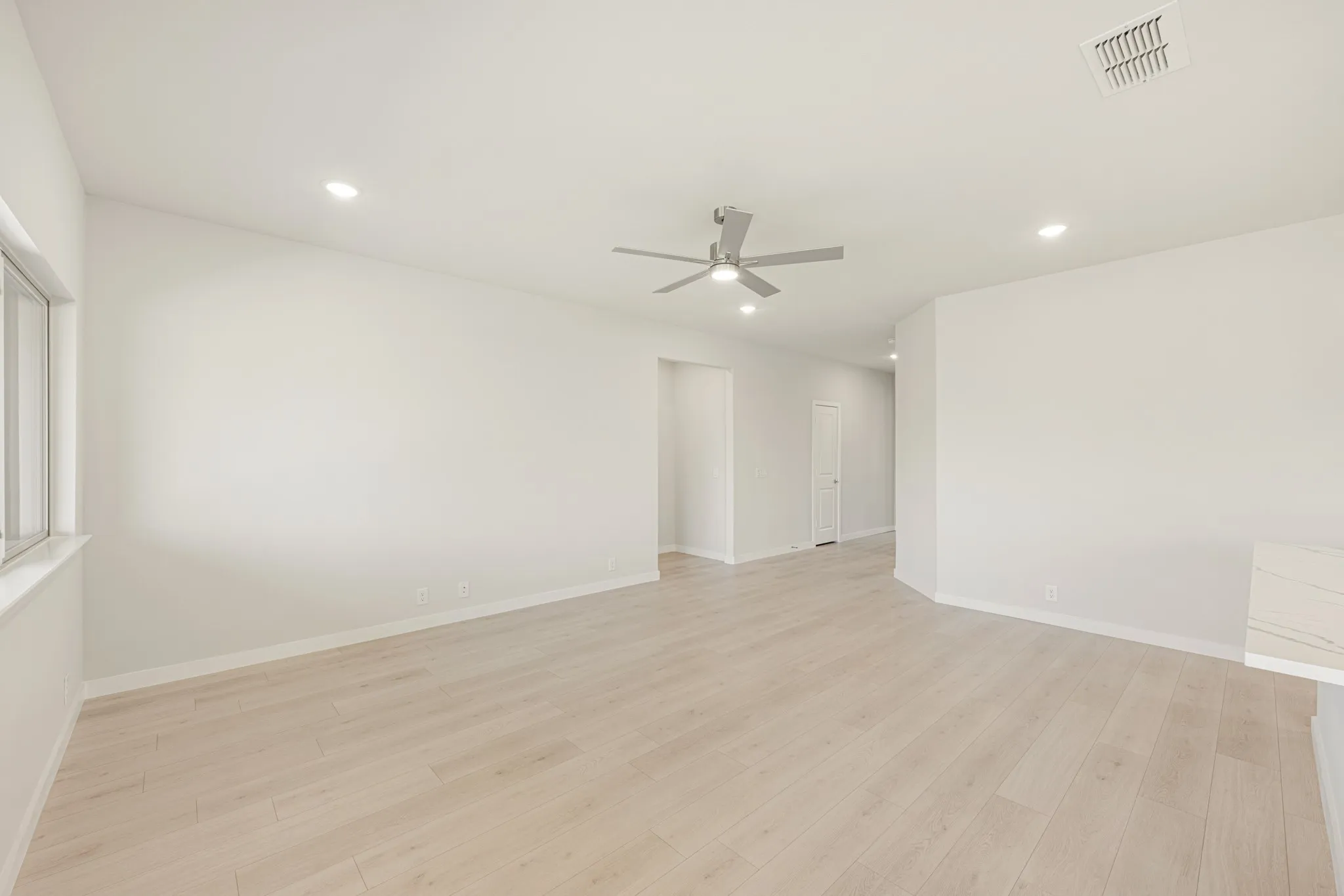 Single Family Residence For Sale in Collin County , 121 Winterwood Drive, Lavon, Texas 75166, 3 Bedroom, 2 Bathroom, 2 Garage spaces, 1,683 Sqft, built in 2026, mls#21283125, Real Estate Agent in Lavon, Homes For Sale in Collin county, Homes For Sale in Lavon, Realtor in Lavon Texas, Real Estate Brokerage Independent Realty Texas, Luminita Cordes Realtor