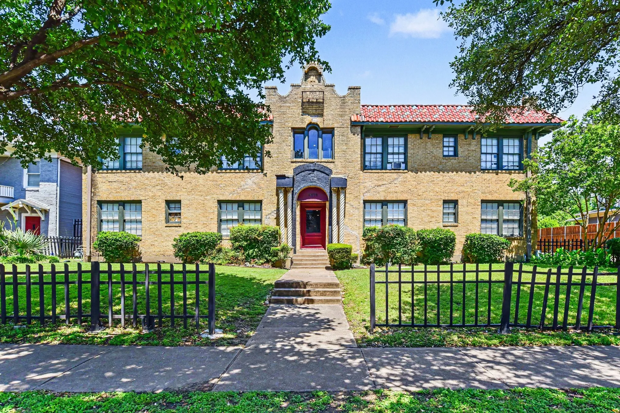 Apartment For Rent in Dallas County , 4515 Swiss Avenue 7, Dallas, Texas 75204, 2 Bedroom, 2 Bathroom, Garage spaces, 1,250 Sqft, built in 1926, mls#21282983, Real Estate Agent in Dallas, Homes For Rent in Dallas county, Homes For Rent in Dallas, Realtor in Dallas Texas, Real Estate Brokerage Independent Realty Texas, Luminita Cordes Realtor