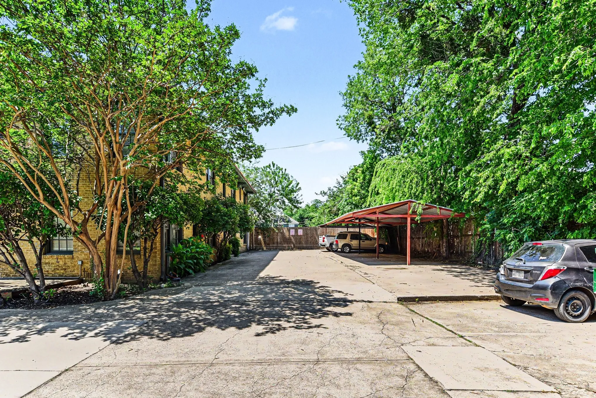 Apartment For Rent in Dallas County , 4515 Swiss Avenue 7, Dallas, Texas 75204, 2 Bedroom, 2 Bathroom, Garage spaces, 1,250 Sqft, built in 1926, mls#21282983, Real Estate Agent in Dallas, Homes For Rent in Dallas county, Homes For Rent in Dallas, Realtor in Dallas Texas, Real Estate Brokerage Independent Realty Texas, Luminita Cordes Realtor