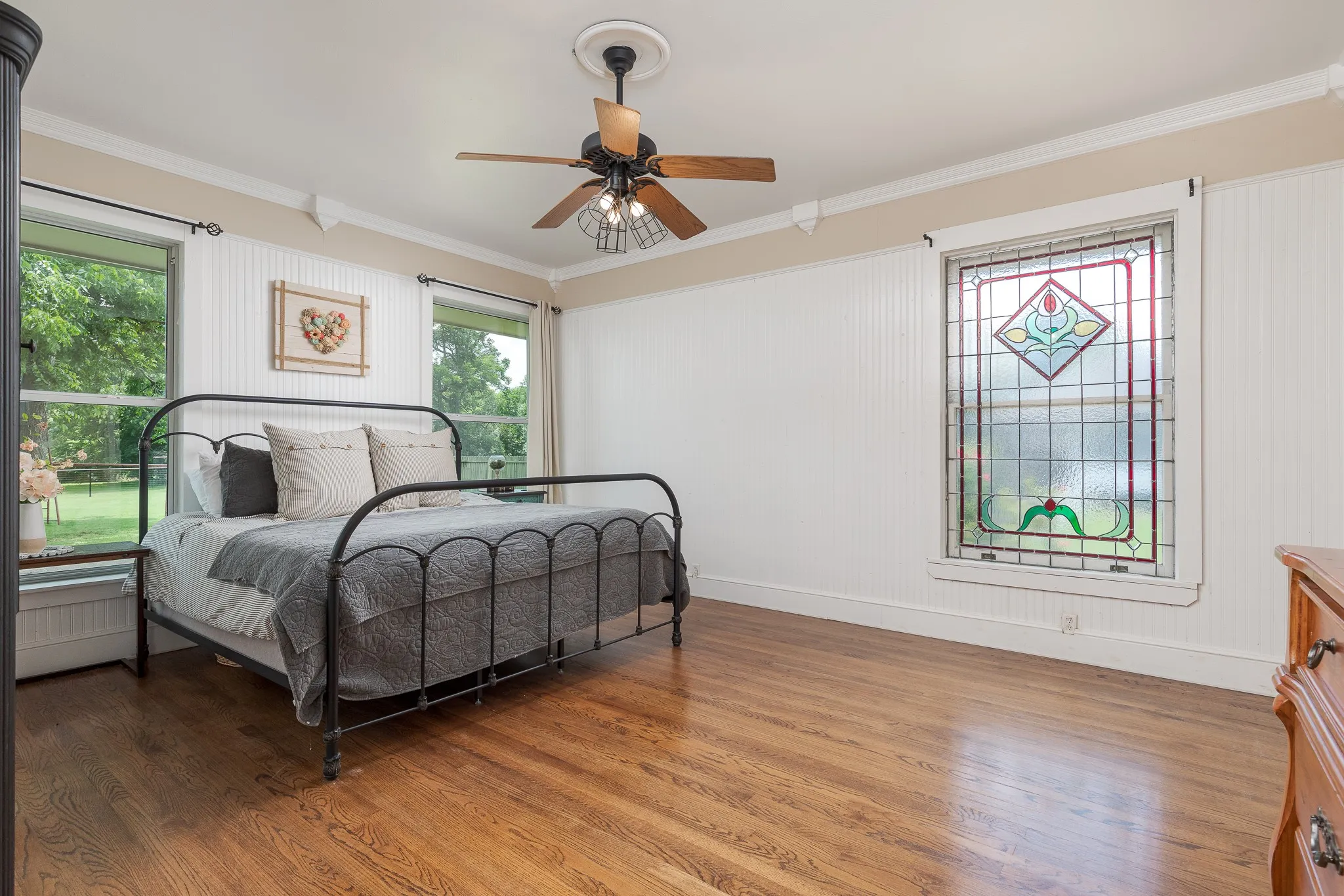 Single Family Residence For Sale in Grayson County , 203 E Umphress Street, Van Alstyne, Texas 75495, 5 Bedroom, 3 Bathroom, 2 Garage spaces, 3,043 Sqft, built in 1900, mls#21279271, Real Estate Agent in Van Alstyne, Homes For Sale in Grayson county, Homes For Sale in Van Alstyne, Realtor in Van Alstyne Texas, Real Estate Brokerage Independent Realty Texas, Luminita Cordes Realtor
