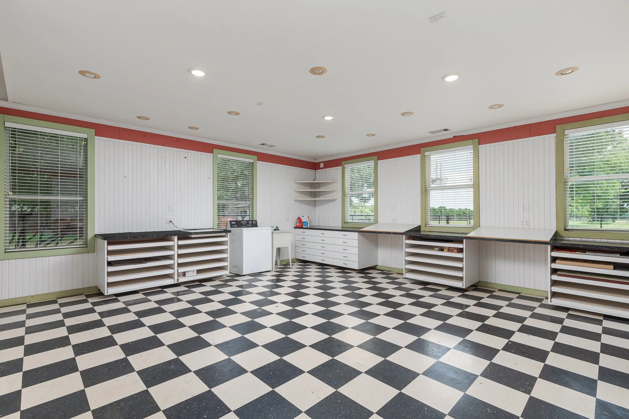Single Family Residence For Sale in Grayson County , 203 E Umphress Street, Van Alstyne, Texas 75495, 5 Bedroom, 3 Bathroom, 2 Garage spaces, 3,043 Sqft, built in 1900, mls#21279271, Real Estate Agent in Van Alstyne, Homes For Sale in Grayson county, Homes For Sale in Van Alstyne, Realtor in Van Alstyne Texas, Real Estate Brokerage Independent Realty Texas, Luminita Cordes Realtor