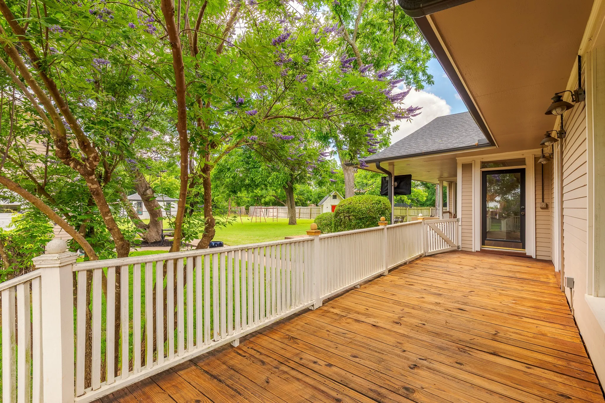Single Family Residence For Sale in Grayson County , 203 E Umphress Street, Van Alstyne, Texas 75495, 5 Bedroom, 3 Bathroom, 2 Garage spaces, 3,043 Sqft, built in 1900, mls#21279271, Real Estate Agent in Van Alstyne, Homes For Sale in Grayson county, Homes For Sale in Van Alstyne, Realtor in Van Alstyne Texas, Real Estate Brokerage Independent Realty Texas, Luminita Cordes Realtor
