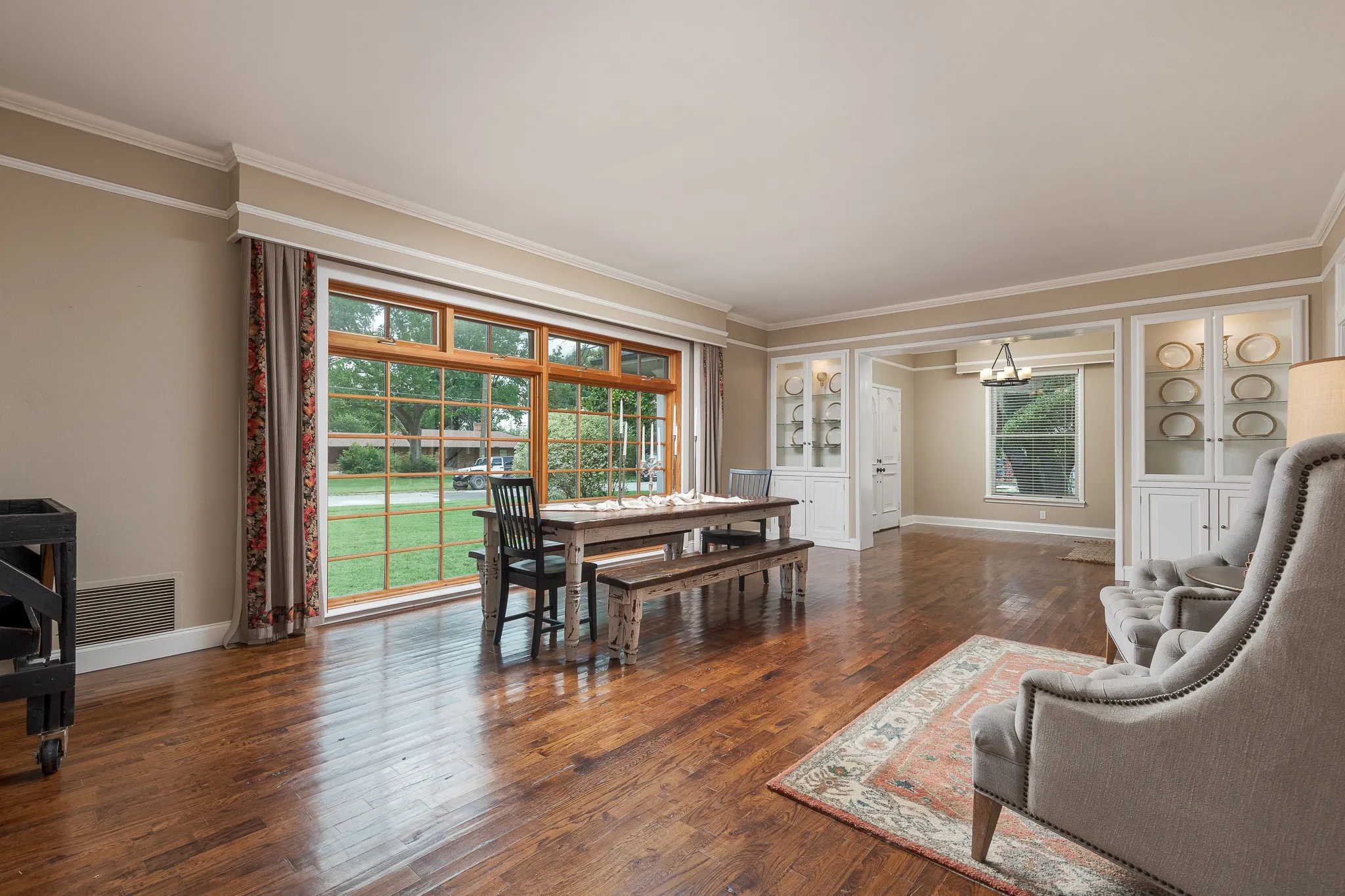 Single Family Residence For Sale in Grayson County , 203 E Umphress Street, Van Alstyne, Texas 75495, 5 Bedroom, 3 Bathroom, 2 Garage spaces, 3,043 Sqft, built in 1900, mls#21279271, Real Estate Agent in Van Alstyne, Homes For Sale in Grayson county, Homes For Sale in Van Alstyne, Realtor in Van Alstyne Texas, Real Estate Brokerage Independent Realty Texas, Luminita Cordes Realtor