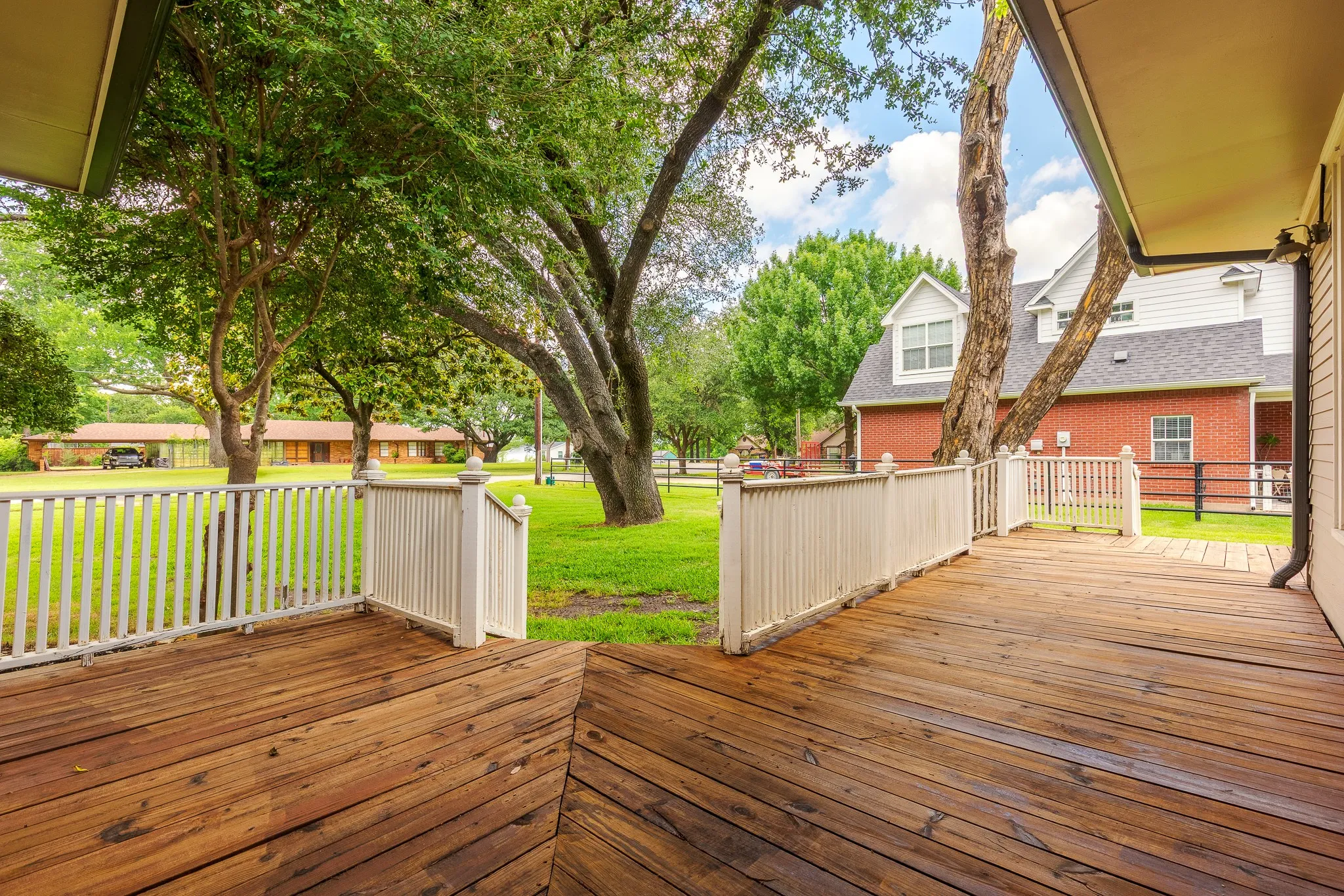Single Family Residence For Sale in Grayson County , 203 E Umphress Street, Van Alstyne, Texas 75495, 5 Bedroom, 3 Bathroom, 2 Garage spaces, 3,043 Sqft, built in 1900, mls#21279271, Real Estate Agent in Van Alstyne, Homes For Sale in Grayson county, Homes For Sale in Van Alstyne, Realtor in Van Alstyne Texas, Real Estate Brokerage Independent Realty Texas, Luminita Cordes Realtor