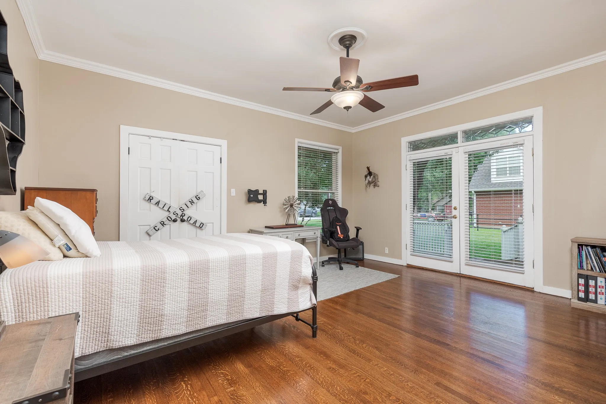 Single Family Residence For Sale in Grayson County , 203 E Umphress Street, Van Alstyne, Texas 75495, 5 Bedroom, 3 Bathroom, 2 Garage spaces, 3,043 Sqft, built in 1900, mls#21279271, Real Estate Agent in Van Alstyne, Homes For Sale in Grayson county, Homes For Sale in Van Alstyne, Realtor in Van Alstyne Texas, Real Estate Brokerage Independent Realty Texas, Luminita Cordes Realtor
