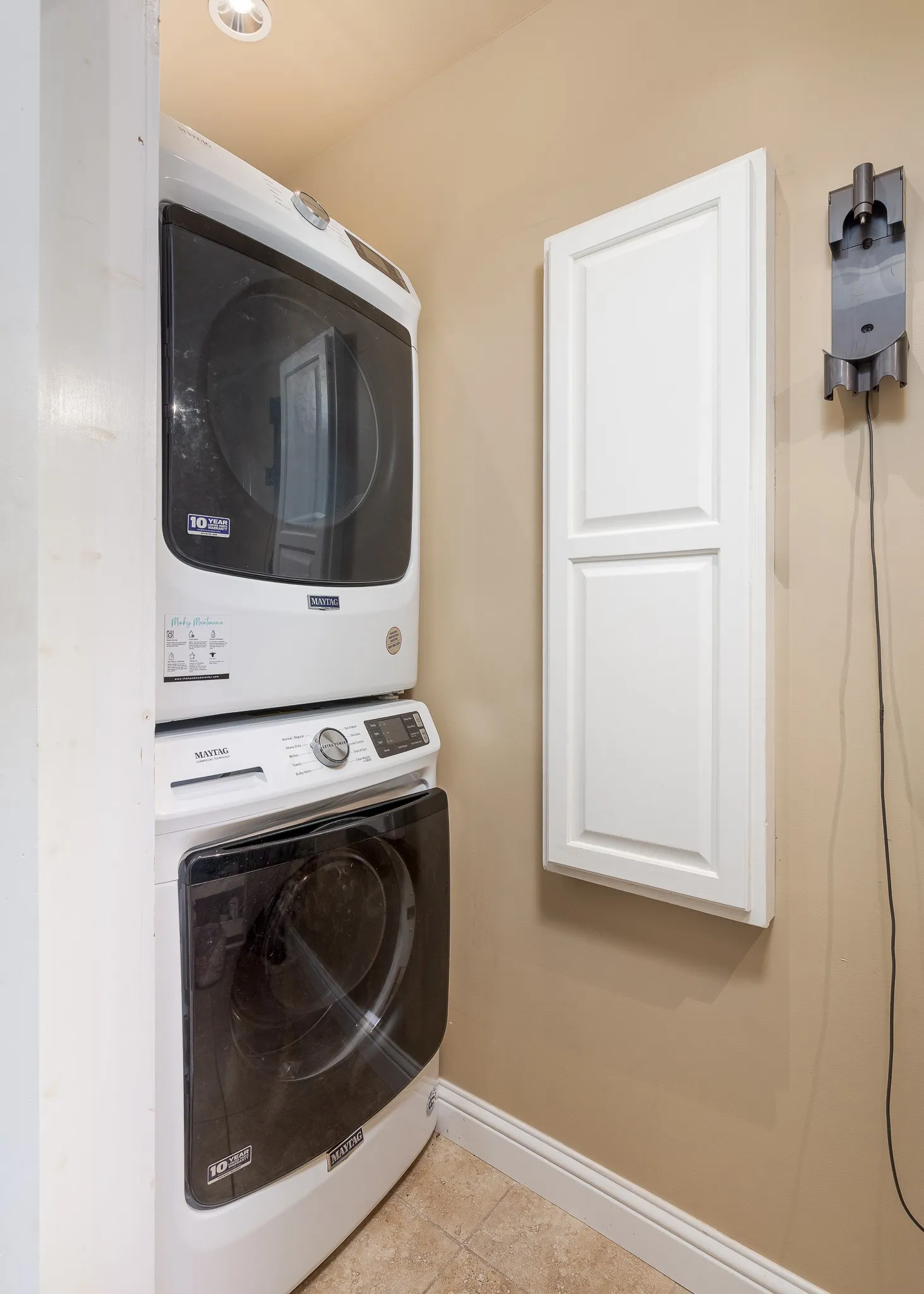 Single Family Residence For Sale in Grayson County , 203 E Umphress Street, Van Alstyne, Texas 75495, 5 Bedroom, 3 Bathroom, 2 Garage spaces, 3,043 Sqft, built in 1900, mls#21279271, Real Estate Agent in Van Alstyne, Homes For Sale in Grayson county, Homes For Sale in Van Alstyne, Realtor in Van Alstyne Texas, Real Estate Brokerage Independent Realty Texas, Luminita Cordes Realtor