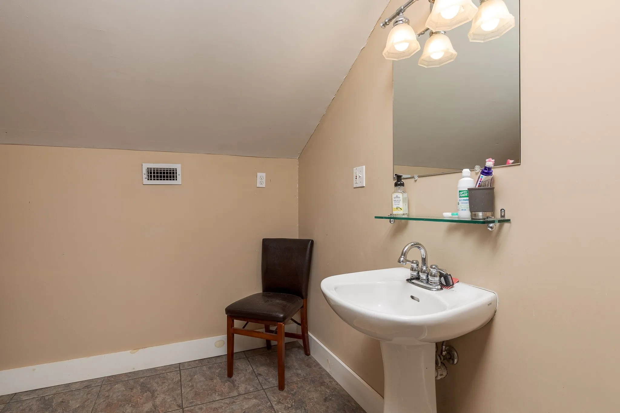 Single Family Residence For Sale in Grayson County , 203 E Umphress Street, Van Alstyne, Texas 75495, 5 Bedroom, 3 Bathroom, 2 Garage spaces, 3,043 Sqft, built in 1900, mls#21279271, Real Estate Agent in Van Alstyne, Homes For Sale in Grayson county, Homes For Sale in Van Alstyne, Realtor in Van Alstyne Texas, Real Estate Brokerage Independent Realty Texas, Luminita Cordes Realtor
