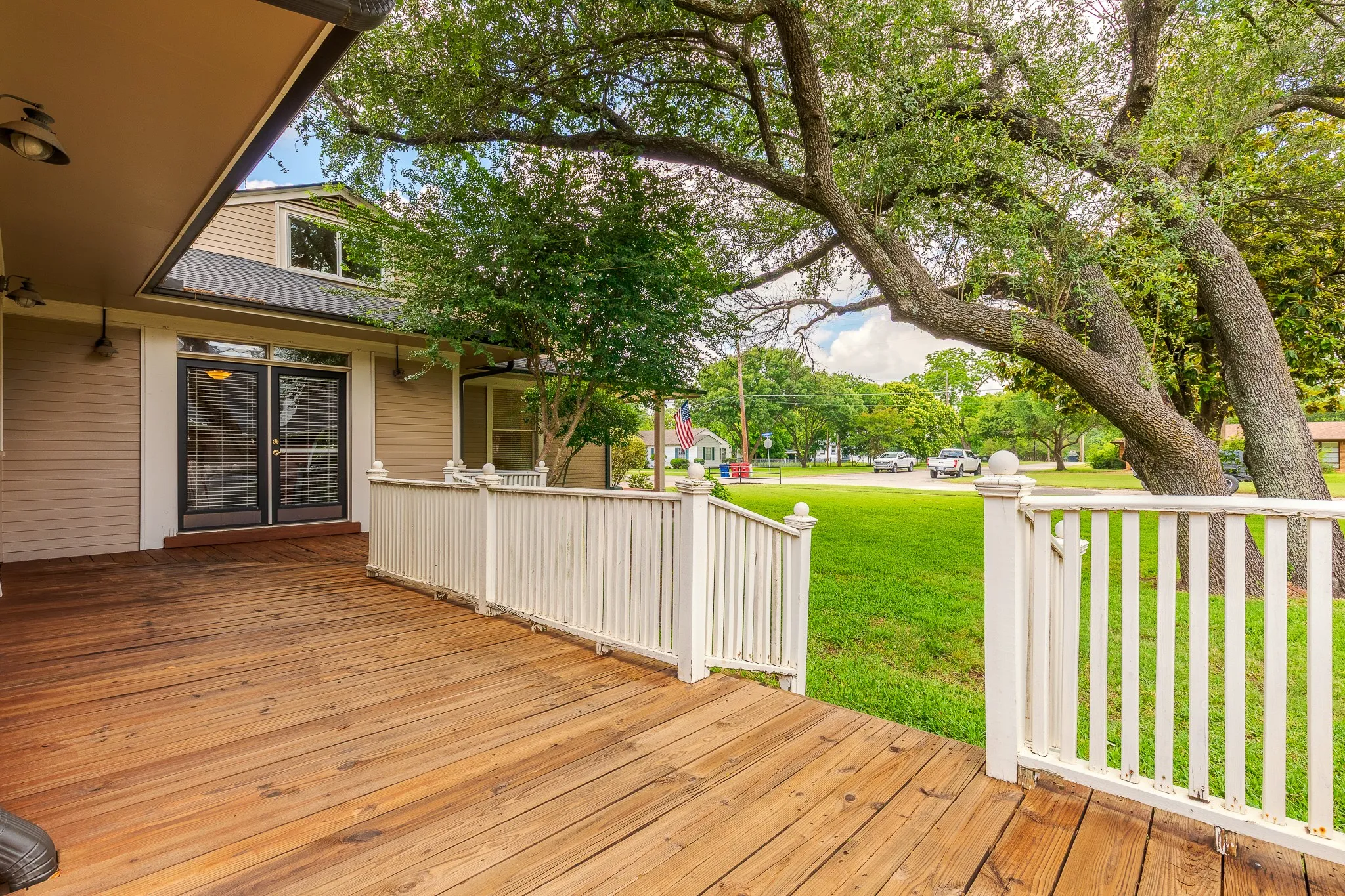 Single Family Residence For Sale in Grayson County , 203 E Umphress Street, Van Alstyne, Texas 75495, 5 Bedroom, 3 Bathroom, 2 Garage spaces, 3,043 Sqft, built in 1900, mls#21279271, Real Estate Agent in Van Alstyne, Homes For Sale in Grayson county, Homes For Sale in Van Alstyne, Realtor in Van Alstyne Texas, Real Estate Brokerage Independent Realty Texas, Luminita Cordes Realtor