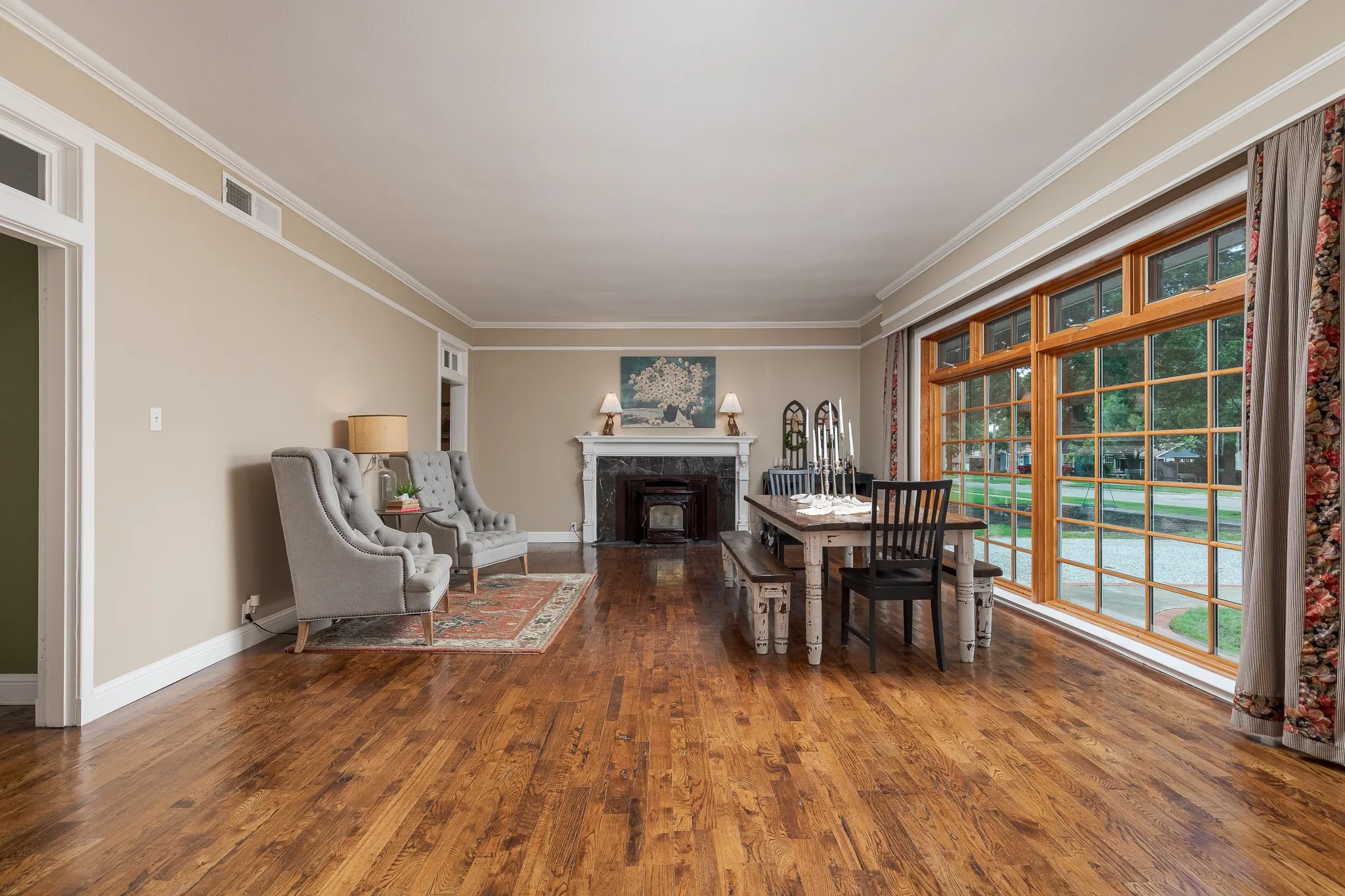 Single Family Residence For Sale in Grayson County , 203 E Umphress Street, Van Alstyne, Texas 75495, 5 Bedroom, 3 Bathroom, 2 Garage spaces, 3,043 Sqft, built in 1900, mls#21279271, Real Estate Agent in Van Alstyne, Homes For Sale in Grayson county, Homes For Sale in Van Alstyne, Realtor in Van Alstyne Texas, Real Estate Brokerage Independent Realty Texas, Luminita Cordes Realtor