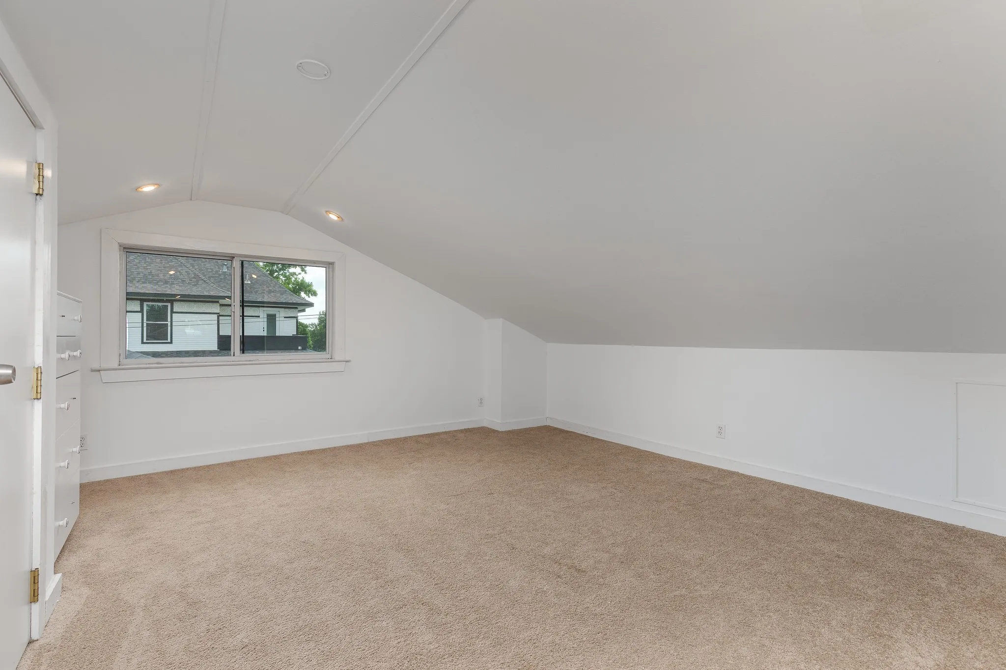 Single Family Residence For Sale in Grayson County , 203 E Umphress Street, Van Alstyne, Texas 75495, 5 Bedroom, 3 Bathroom, 2 Garage spaces, 3,043 Sqft, built in 1900, mls#21279271, Real Estate Agent in Van Alstyne, Homes For Sale in Grayson county, Homes For Sale in Van Alstyne, Realtor in Van Alstyne Texas, Real Estate Brokerage Independent Realty Texas, Luminita Cordes Realtor