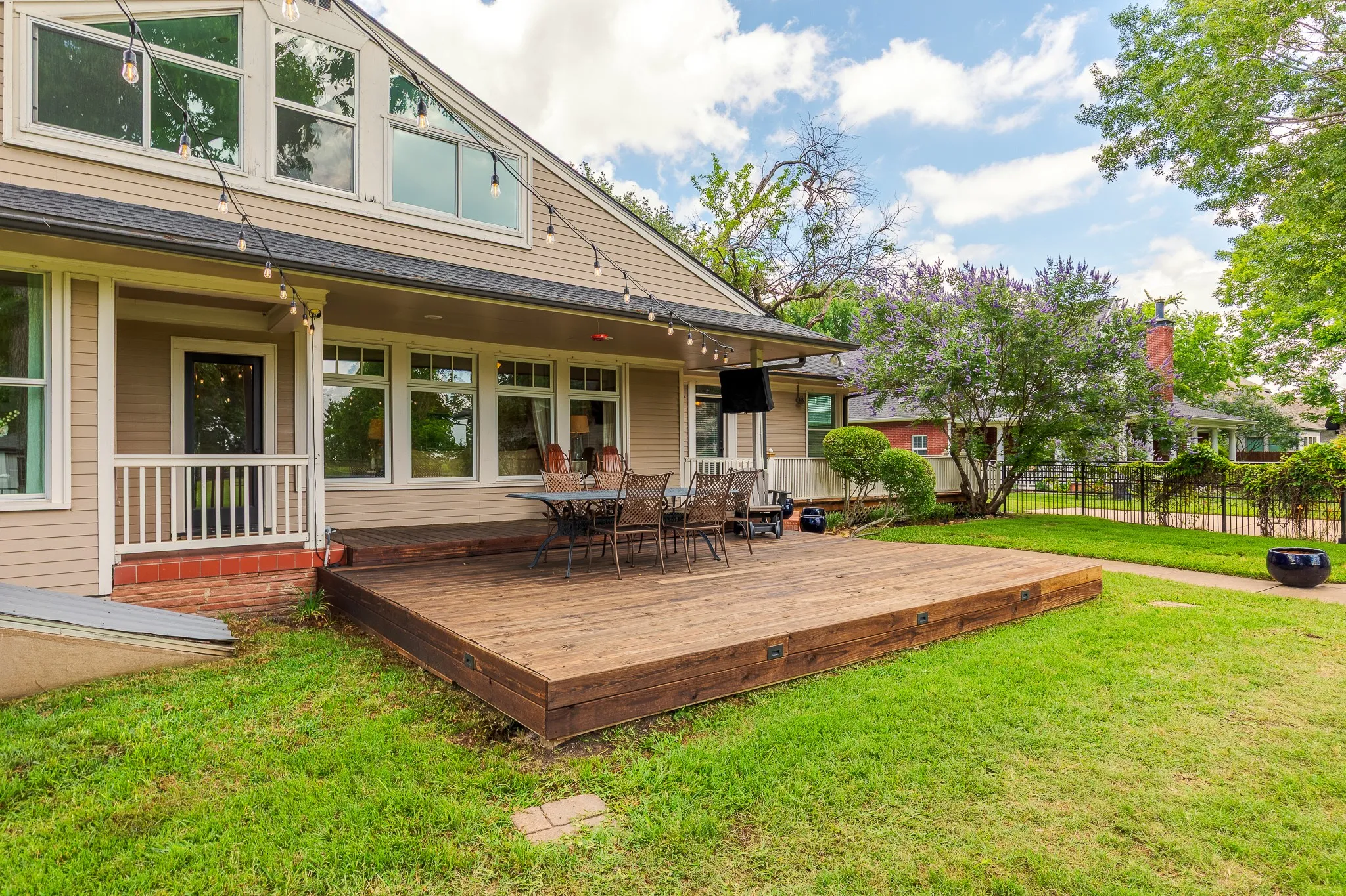 Single Family Residence For Sale in Grayson County , 203 E Umphress Street, Van Alstyne, Texas 75495, 5 Bedroom, 3 Bathroom, 2 Garage spaces, 3,043 Sqft, built in 1900, mls#21279271, Real Estate Agent in Van Alstyne, Homes For Sale in Grayson county, Homes For Sale in Van Alstyne, Realtor in Van Alstyne Texas, Real Estate Brokerage Independent Realty Texas, Luminita Cordes Realtor