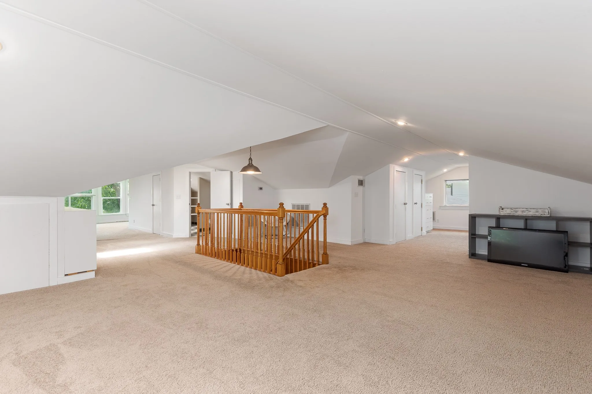 Single Family Residence For Sale in Grayson County , 203 E Umphress Street, Van Alstyne, Texas 75495, 5 Bedroom, 3 Bathroom, 2 Garage spaces, 3,043 Sqft, built in 1900, mls#21279271, Real Estate Agent in Van Alstyne, Homes For Sale in Grayson county, Homes For Sale in Van Alstyne, Realtor in Van Alstyne Texas, Real Estate Brokerage Independent Realty Texas, Luminita Cordes Realtor
