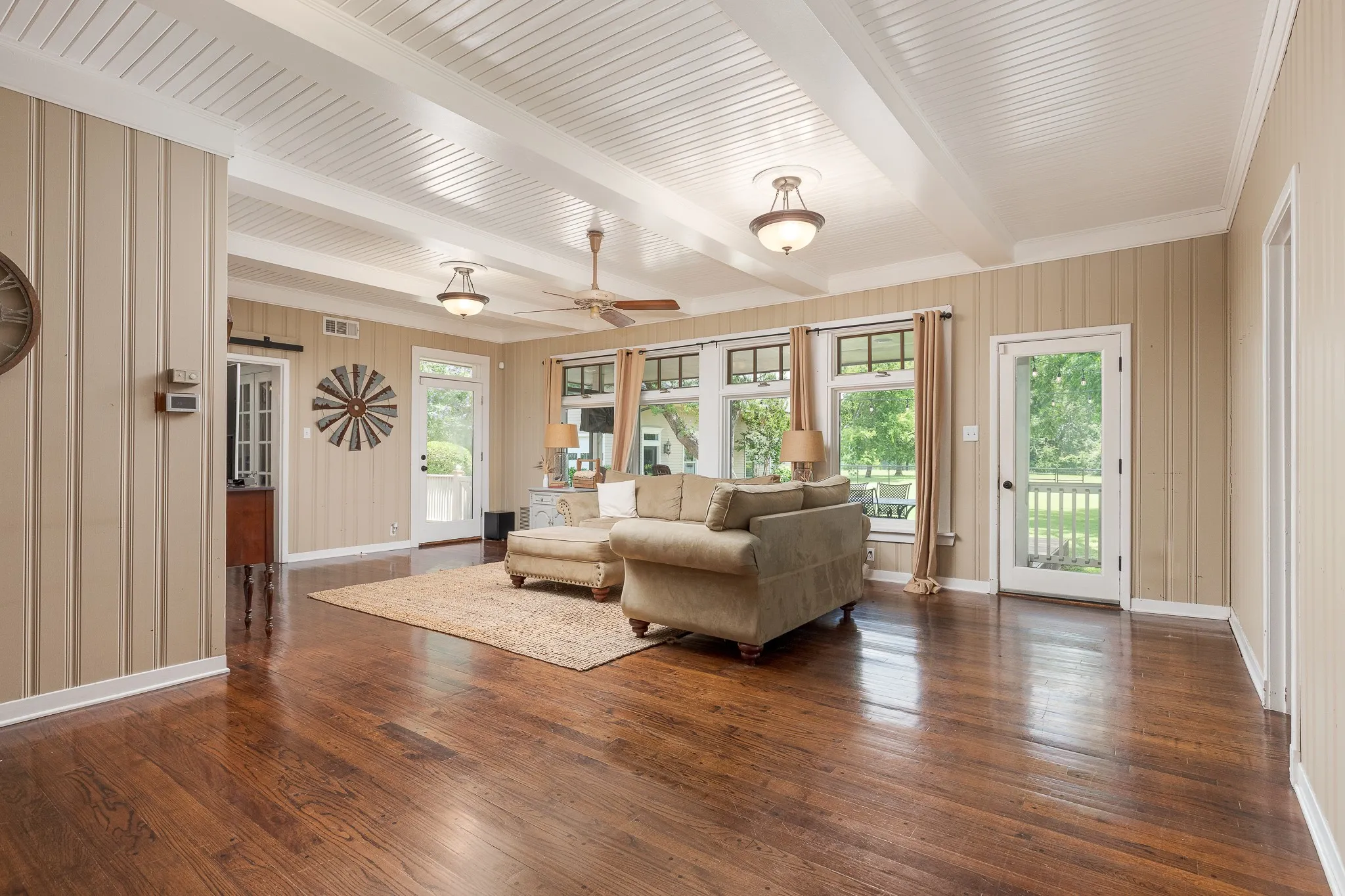Single Family Residence For Sale in Grayson County , 203 E Umphress Street, Van Alstyne, Texas 75495, 5 Bedroom, 3 Bathroom, 2 Garage spaces, 3,043 Sqft, built in 1900, mls#21279271, Real Estate Agent in Van Alstyne, Homes For Sale in Grayson county, Homes For Sale in Van Alstyne, Realtor in Van Alstyne Texas, Real Estate Brokerage Independent Realty Texas, Luminita Cordes Realtor