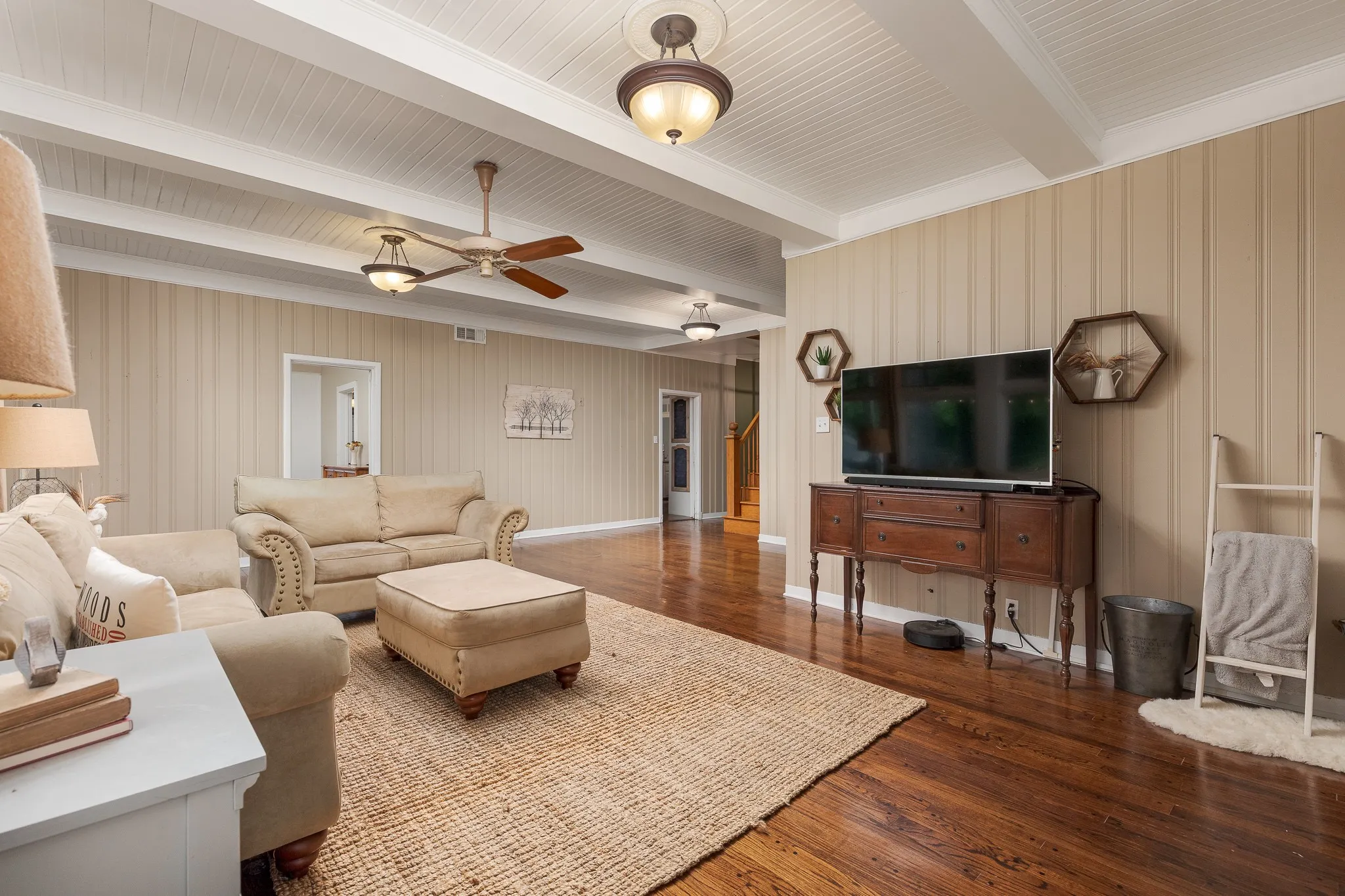 Single Family Residence For Sale in Grayson County , 203 E Umphress Street, Van Alstyne, Texas 75495, 5 Bedroom, 3 Bathroom, 2 Garage spaces, 3,043 Sqft, built in 1900, mls#21279271, Real Estate Agent in Van Alstyne, Homes For Sale in Grayson county, Homes For Sale in Van Alstyne, Realtor in Van Alstyne Texas, Real Estate Brokerage Independent Realty Texas, Luminita Cordes Realtor