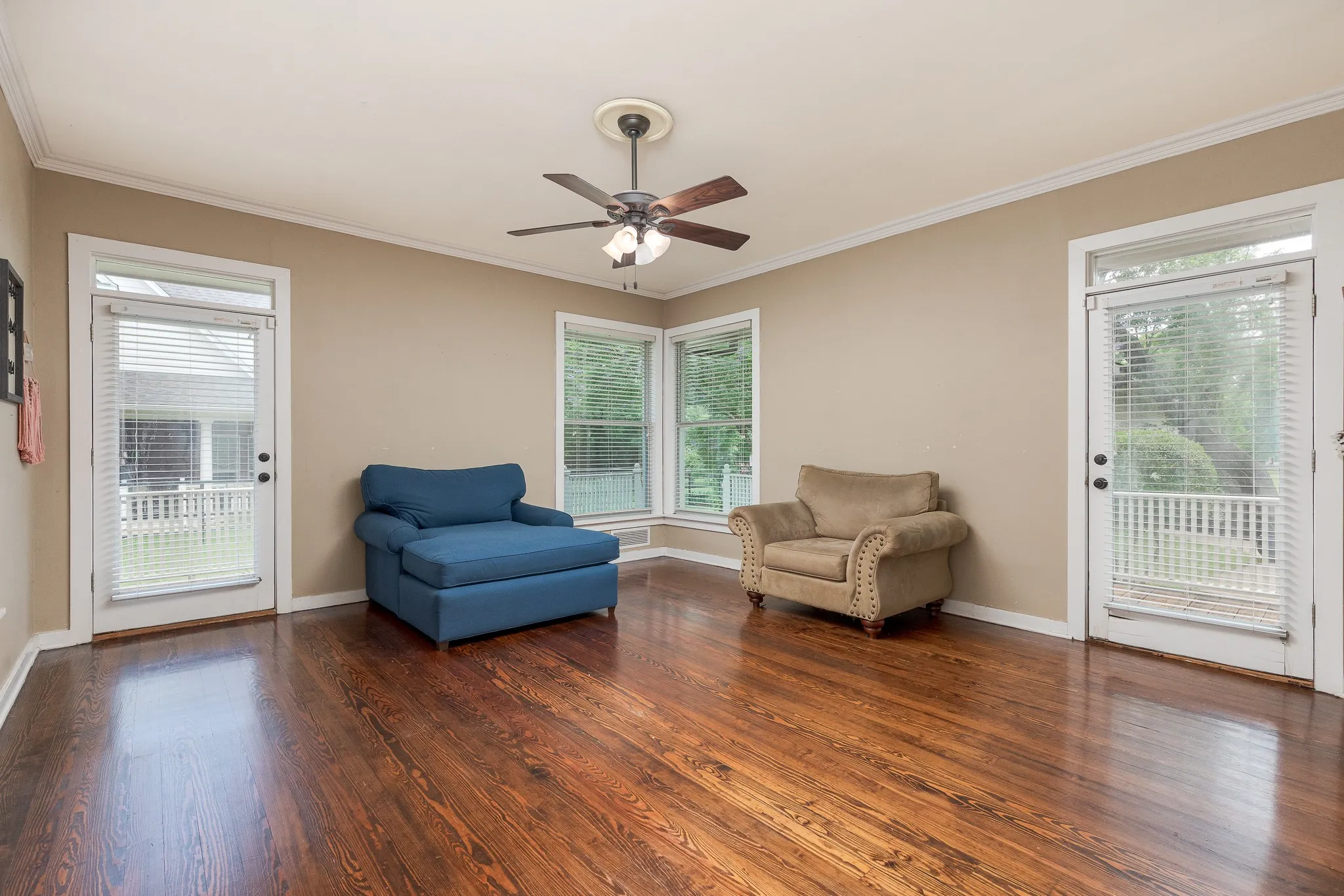 Single Family Residence For Sale in Grayson County , 203 E Umphress Street, Van Alstyne, Texas 75495, 5 Bedroom, 3 Bathroom, 2 Garage spaces, 3,043 Sqft, built in 1900, mls#21279271, Real Estate Agent in Van Alstyne, Homes For Sale in Grayson county, Homes For Sale in Van Alstyne, Realtor in Van Alstyne Texas, Real Estate Brokerage Independent Realty Texas, Luminita Cordes Realtor