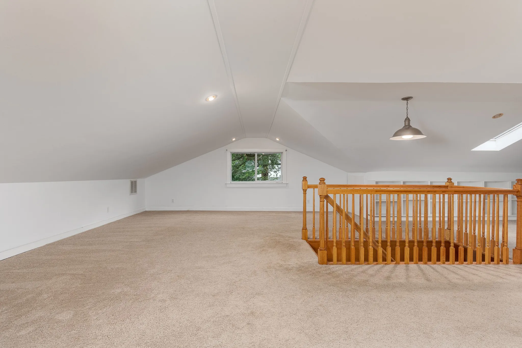 Single Family Residence For Sale in Grayson County , 203 E Umphress Street, Van Alstyne, Texas 75495, 5 Bedroom, 3 Bathroom, 2 Garage spaces, 3,043 Sqft, built in 1900, mls#21279271, Real Estate Agent in Van Alstyne, Homes For Sale in Grayson county, Homes For Sale in Van Alstyne, Realtor in Van Alstyne Texas, Real Estate Brokerage Independent Realty Texas, Luminita Cordes Realtor