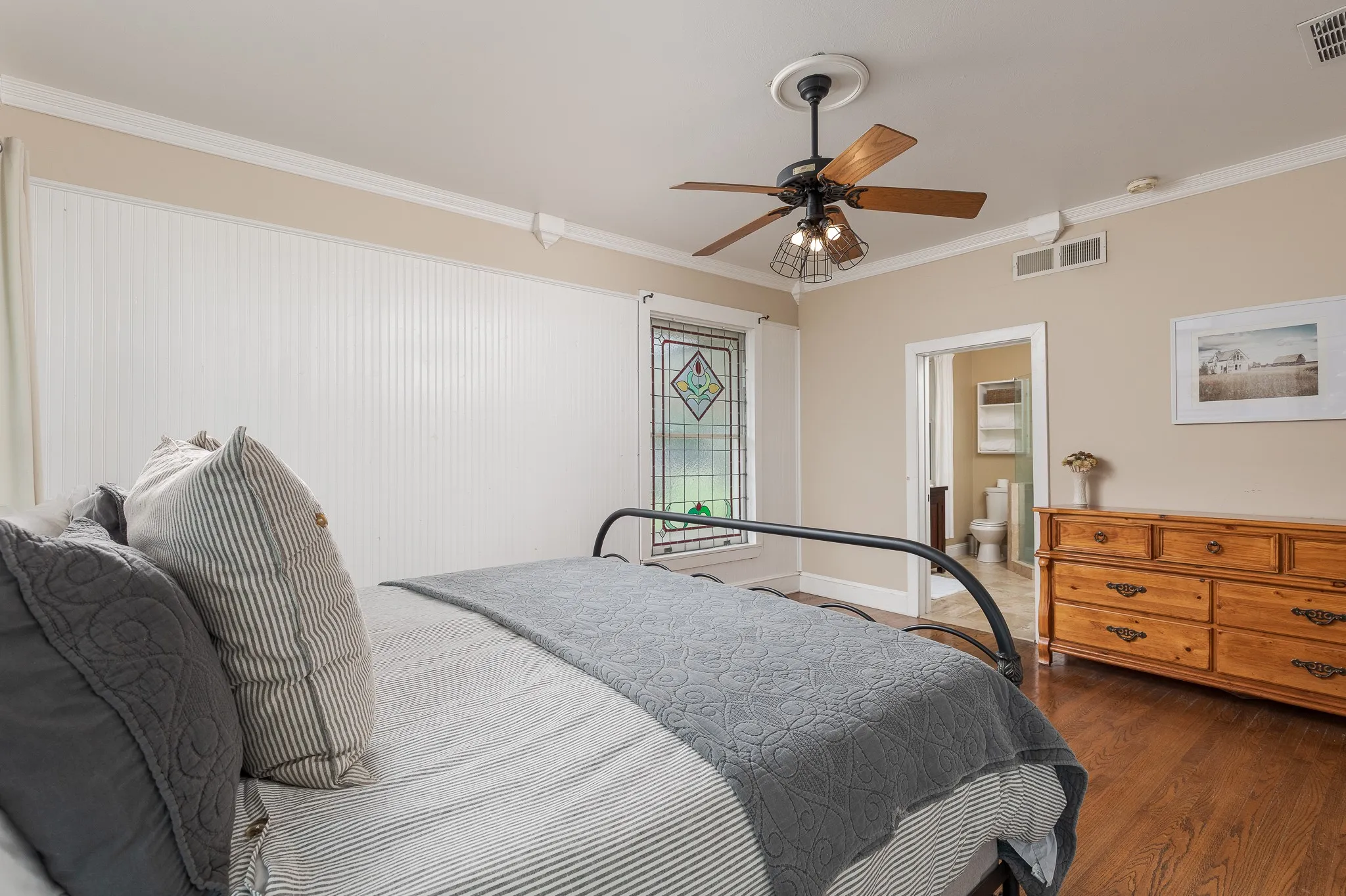 Single Family Residence For Sale in Grayson County , 203 E Umphress Street, Van Alstyne, Texas 75495, 5 Bedroom, 3 Bathroom, 2 Garage spaces, 3,043 Sqft, built in 1900, mls#21279271, Real Estate Agent in Van Alstyne, Homes For Sale in Grayson county, Homes For Sale in Van Alstyne, Realtor in Van Alstyne Texas, Real Estate Brokerage Independent Realty Texas, Luminita Cordes Realtor