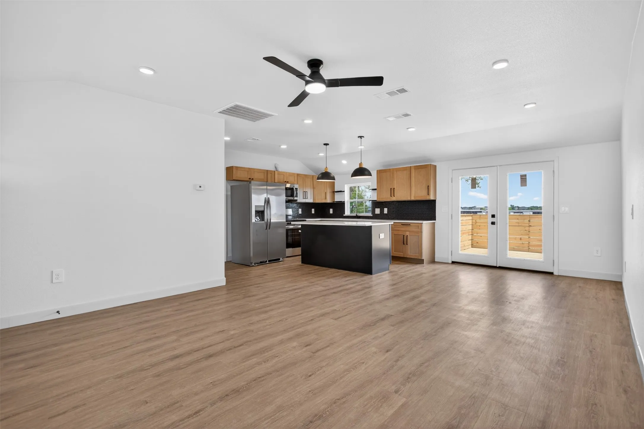 Single Family Residence For Rent in Kaufman County , 10900 Reeder, Forney, Texas 75126, 3 Bedroom, 2 Bathroom, 2 Garage spaces, 1,186 Sqft, built in 1979, mls#21283162, Real Estate Agent in Forney, Homes For Rent in Kaufman county, Homes For Rent in Forney, Realtor in Forney Texas, Real Estate Brokerage Independent Realty Texas, Luminita Cordes Realtor
