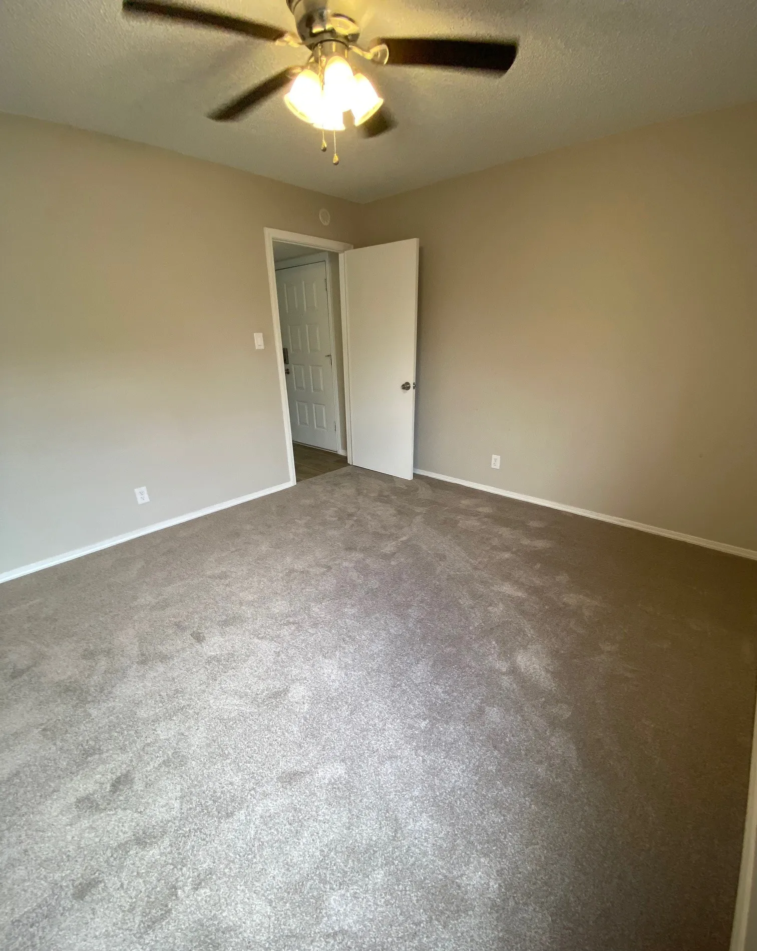 Condominium For Sale in Collin County , 4748 Old Bent Tree Lane 1303, Dallas, Texas 75287, 1 Bedroom, 1 Bathroom, Garage spaces, 527 Sqft, built in 1985, Price $122,000, mls#21282541, Real Estate Agent in Dallas, Homes For Sale in Collin county, Homes For Sale in Dallas, Realtor in Dallas Texas, Real Estate Brokerage Independent Realty Texas, Luminita Cordes Realtor